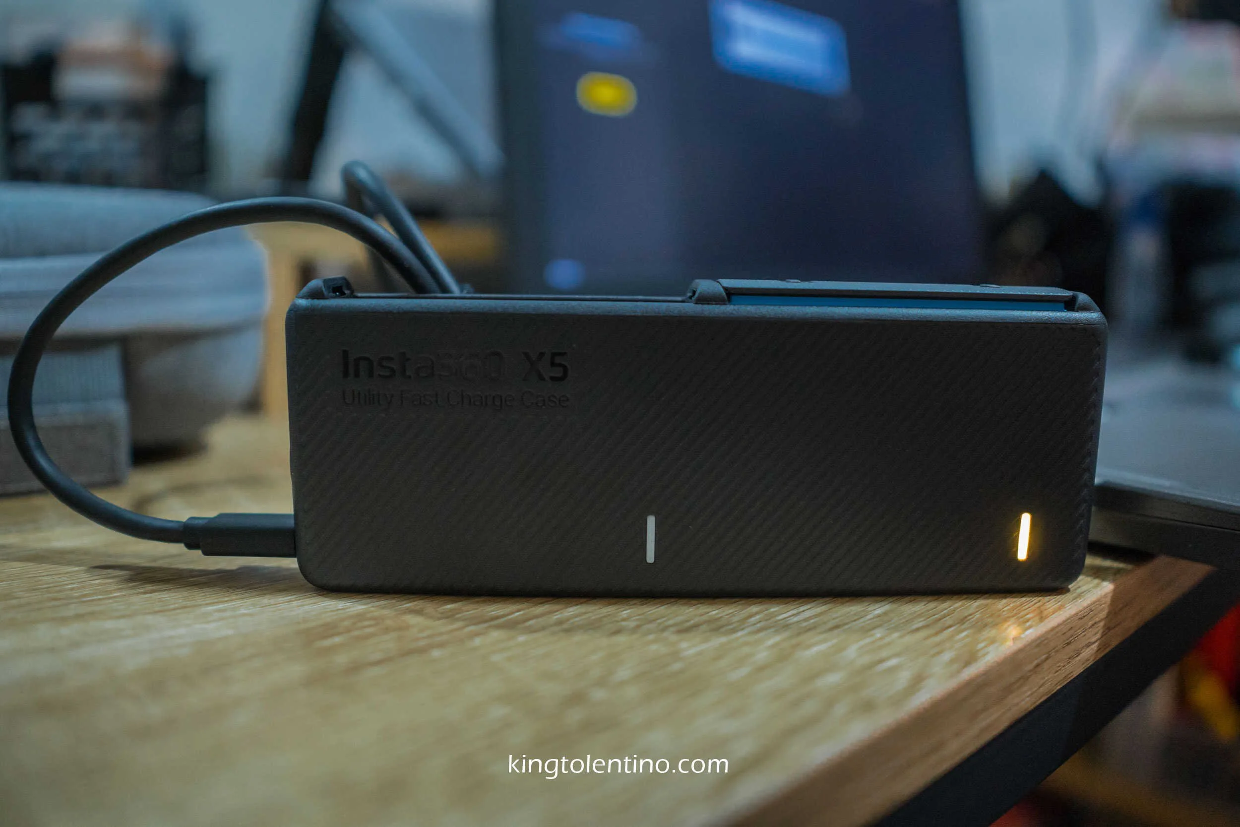 Insta360 X5 battery charging