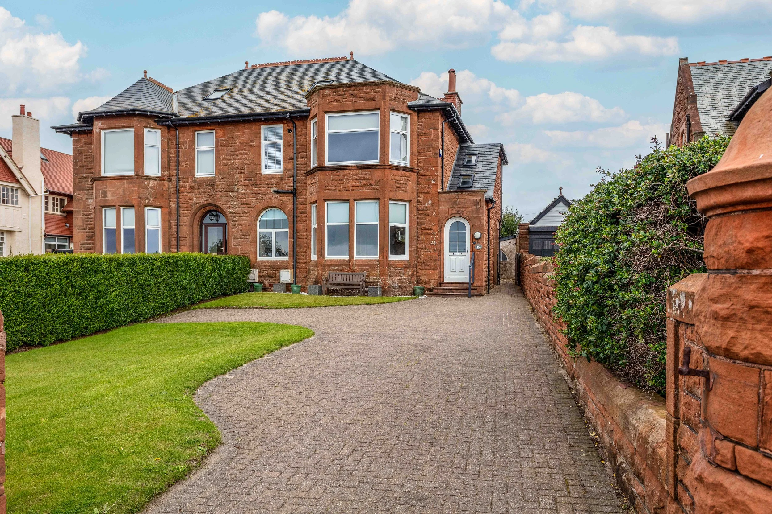 The Bay Suite, Troon - Your Coastal Escape Just Steps from the Sea