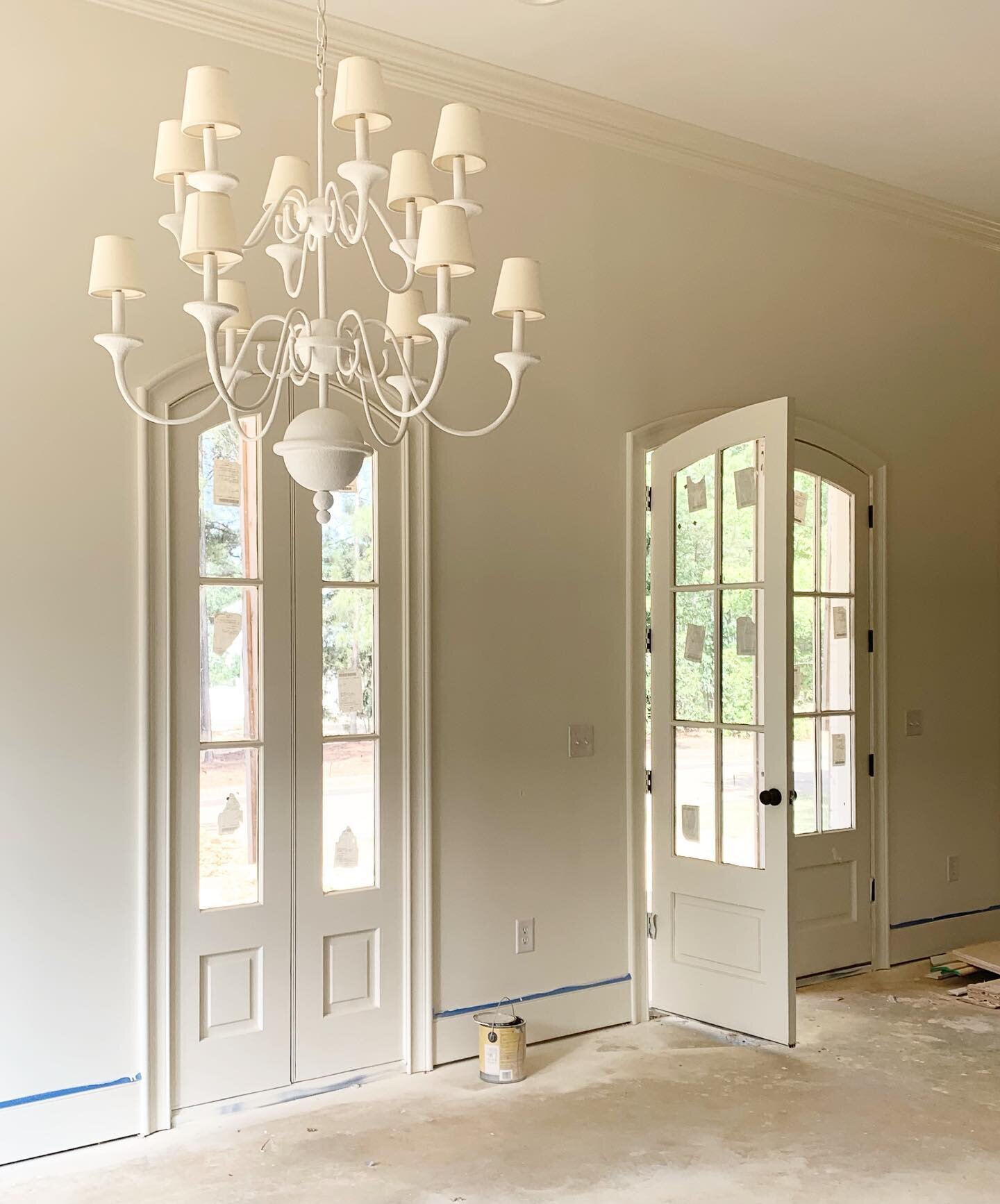 Most of our jobs are in the construction phase, so love when the pretties finally start to be installed! White gesso chandelier 🤍🤍🤍 #interiors #homes #lighting #annaalleninteriordesign