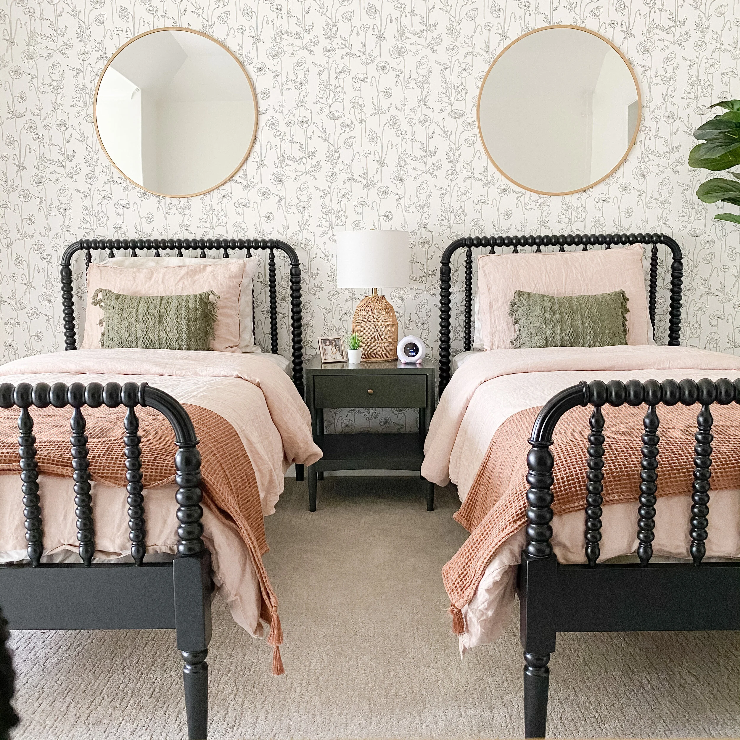 Girl's Bedroom 