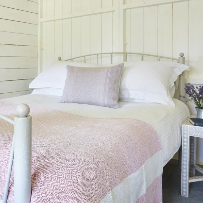 Coral_Hammam_bedroom_02.webp