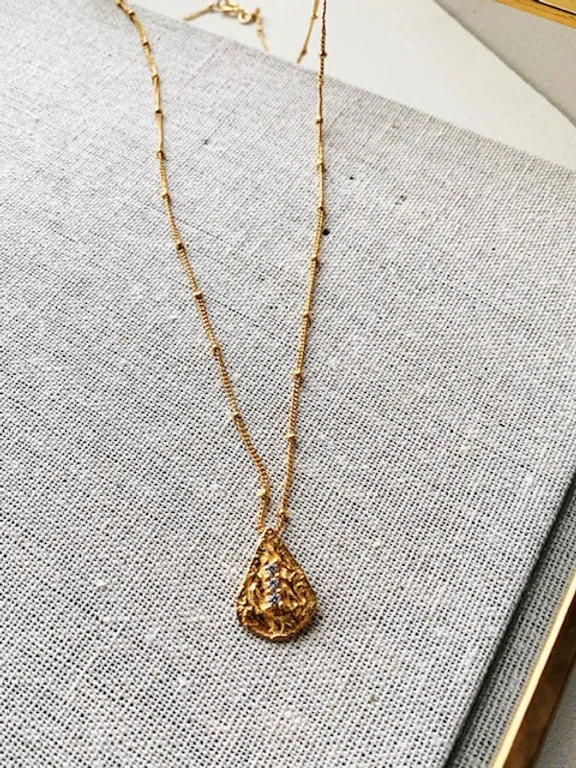 ROMA CRYSTAL NECKLACE.jpg