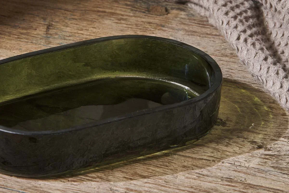 NKUKU ILCOSO RECYCLED HAMMERED GLASS SOAP DISH - GREEN