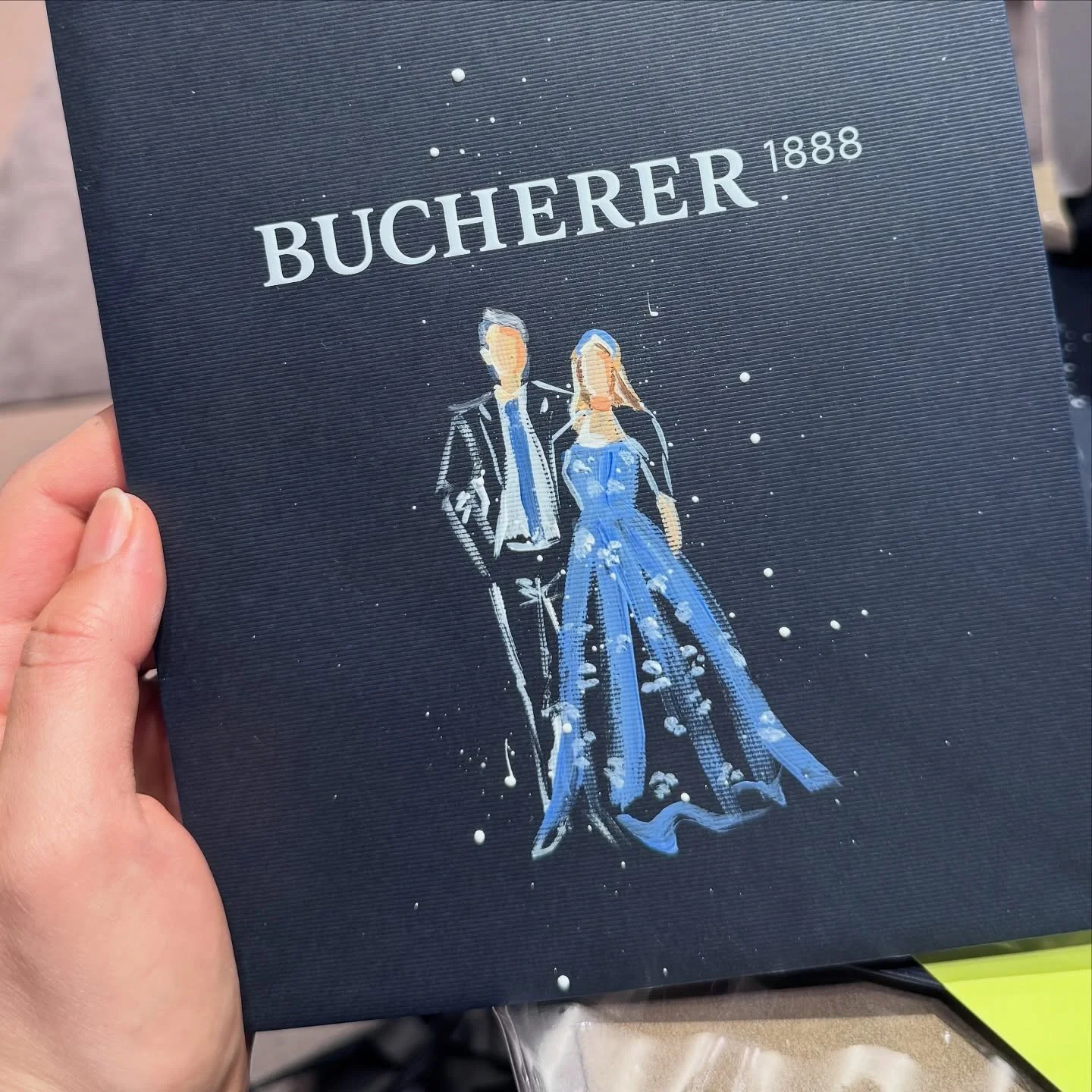 Live Illustration bei Bucherer zur Er&ouml;ffnung des neuen Stores in M&uuml;nchen. 🧑🏻&zwj;🎨 Schln war&rsquo;s! 🙌☺️

#eventpainter #kunst #livepainter #livemalerein #malereiaufevent #malerinaufevent #livemalerin #art #malerei #liveeventpainter #m