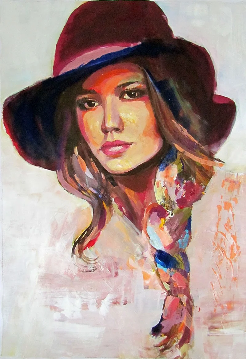 Ein farbenfrohes Gemälde einer jungen Frau mit langem Haar, trägt einen großen Hut, in einem impressionistischen Stil gemalt.
