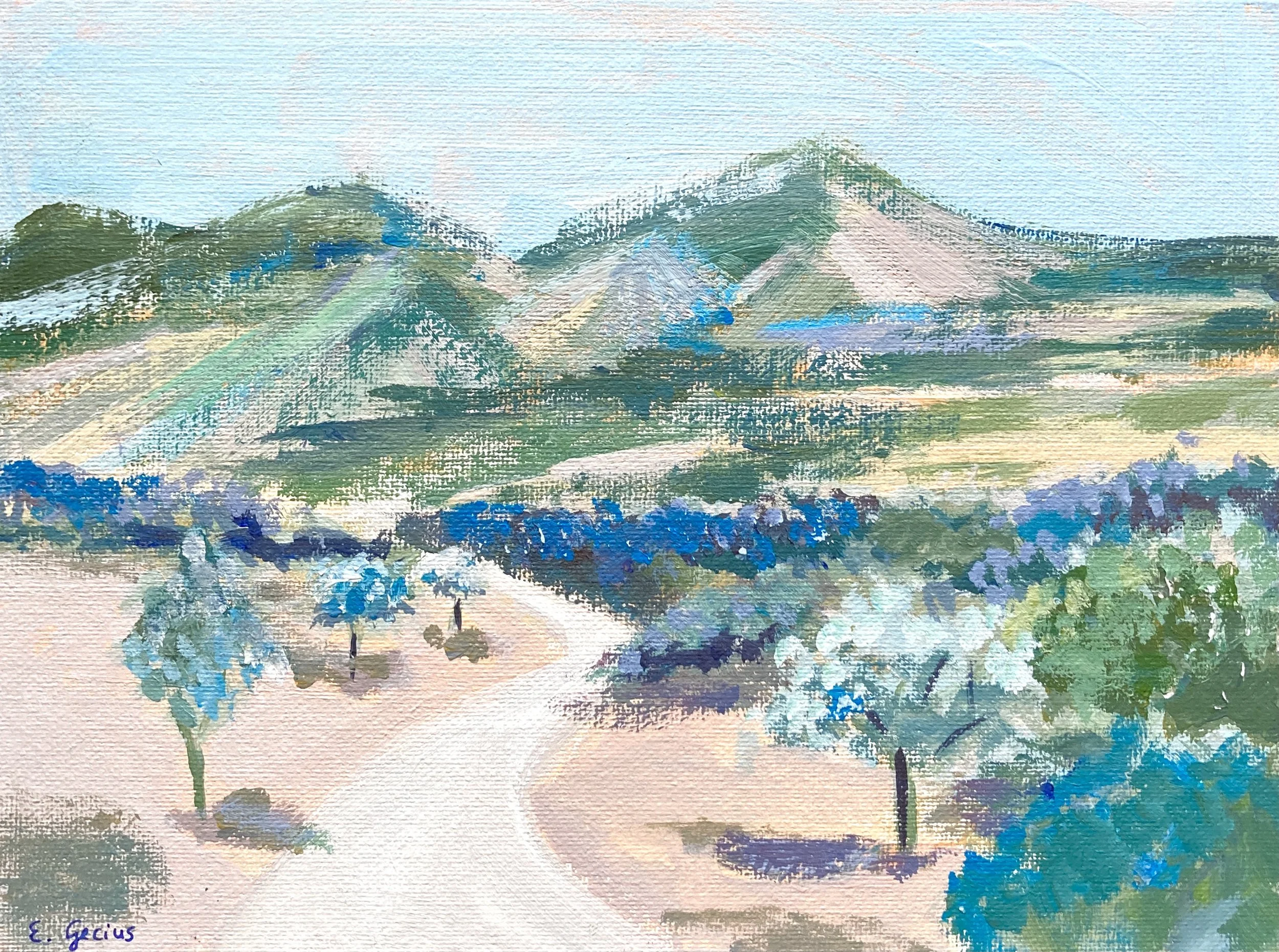 Malerei einer Landschaft mit Bergen, Bäumen und einer Straße im Vordergrund, in Pastellfarben