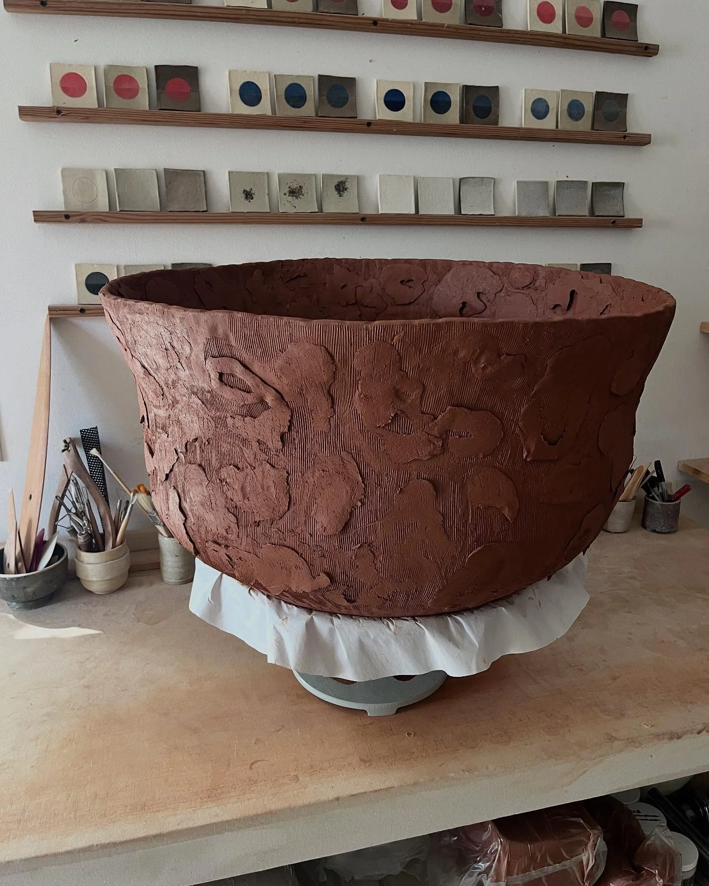 Textile pot! Because it looks like some kind of bonkers handwoven brocade to me :&mdash;) Still mulling on how the glaze will go&hellip;