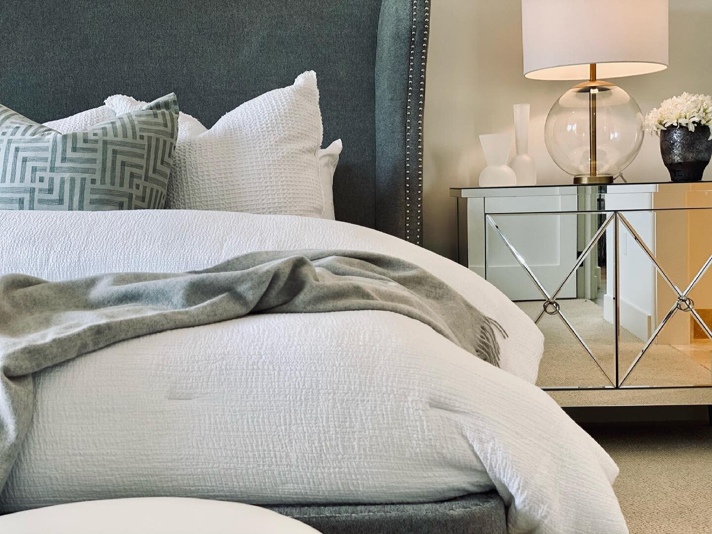 Sunday&rsquo;s are for relaxing in bed 🙋🏻&zwj;♀️🛏 #bedroomdesign #homestaging #luxuryliving #homestyle #bedroom #alanandannhomes #sbliving #sbrealestate #happysunday