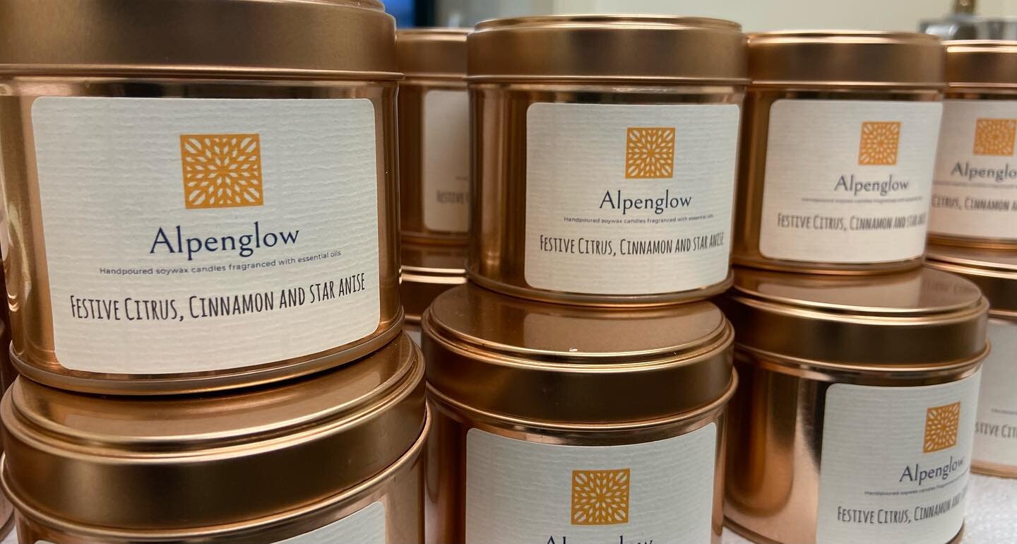 Christmassy candle tins #handmadeuk #soywaxcandle #essentialoil