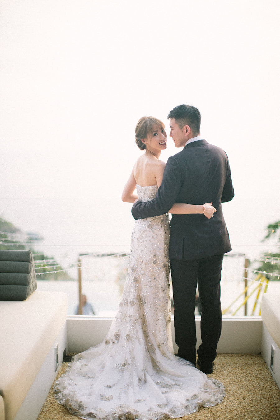 saya-photography-wedding-gold-sparkling-photographer-villa-aye-phuket-140_orig.jpg