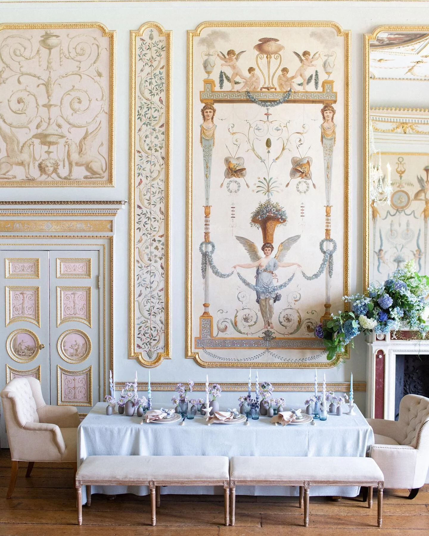 More simple tablescapes go a long way when working in a venue with so much natural character and beauty! ✨ @allforlovelondon 
.
.
.
Photography: @annelimphoto 
Planner/Stylist: @amv_weddings 
Florals: @allforlovelondon
Venue: @stowevenuehire 
Hair/Ma