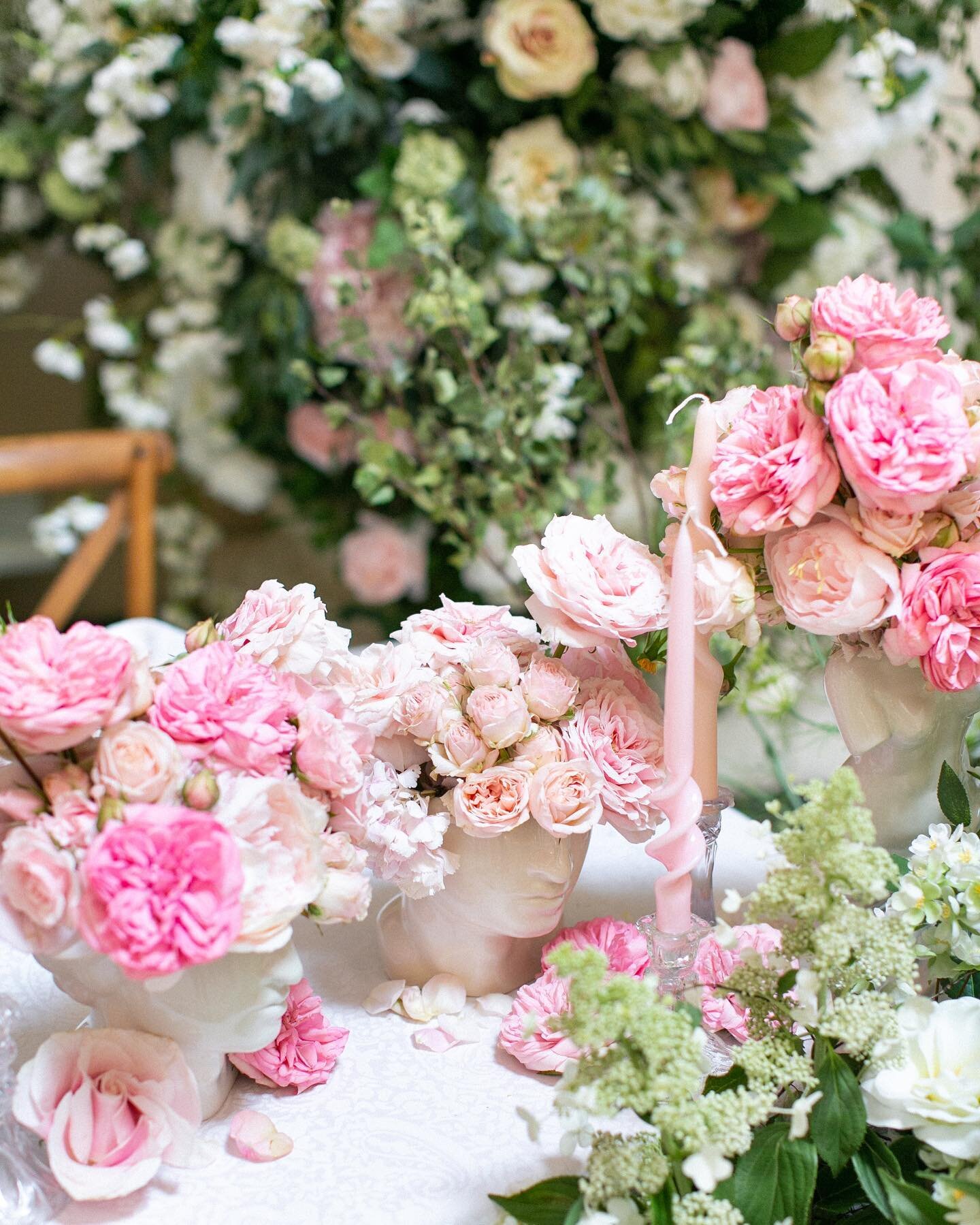 Loving how all of these playful pink tones came together so beautifully for this shoot! Working with colorful pastels will always be one of my favorite palettes 💗
.
.
.
Photography: @annelimphoto 
Planner/Stylist: @amv_weddings 
Florals: @allforlove