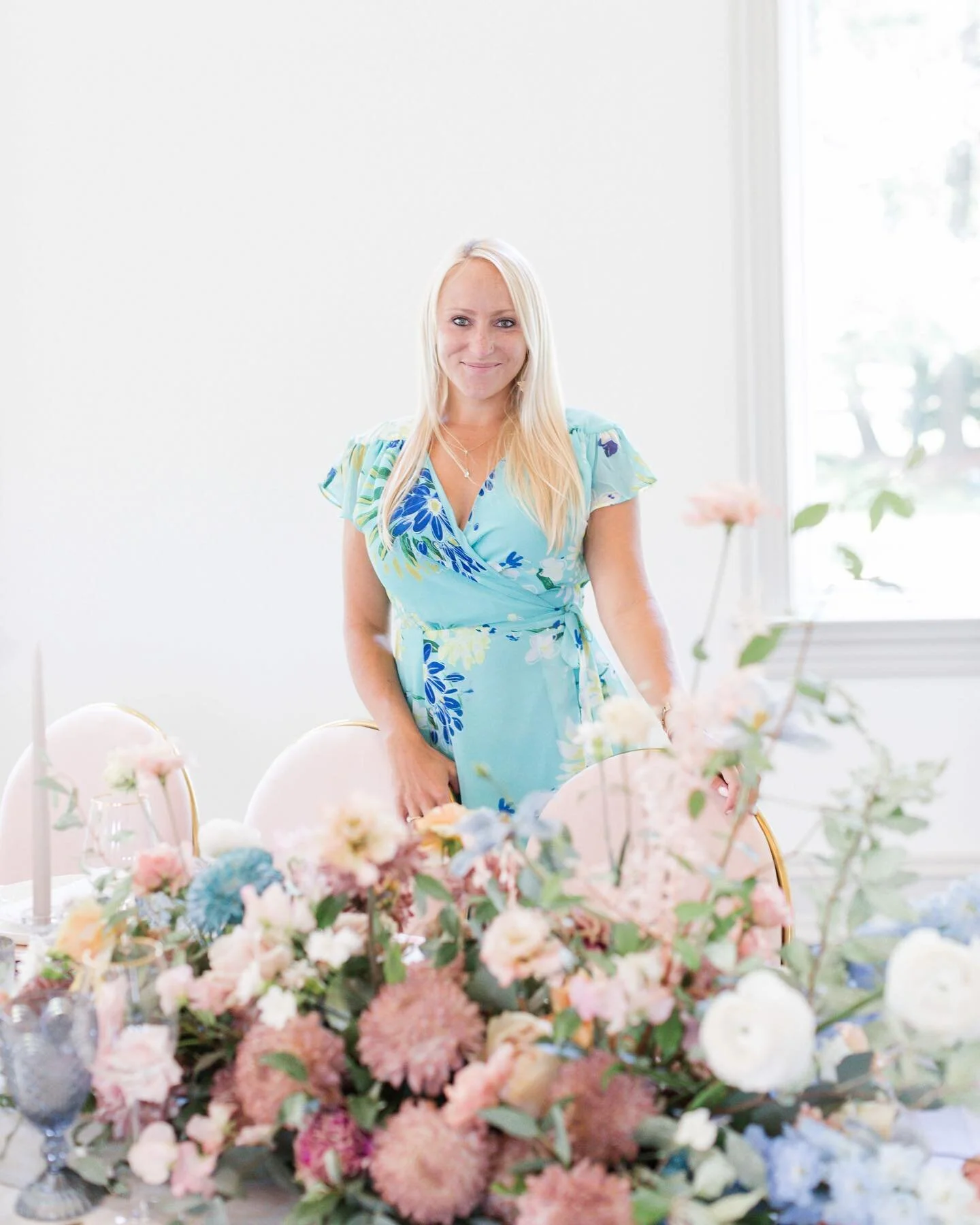 What better way to kick off the week than to reintroduce myself to all of my beautiful followers! For those of you who don&rsquo;t know me - Hi, I&rsquo;m Amanda! 👋🏻 
. 
.
I have planned events for over a decade now, and have assisted nearly 400 br