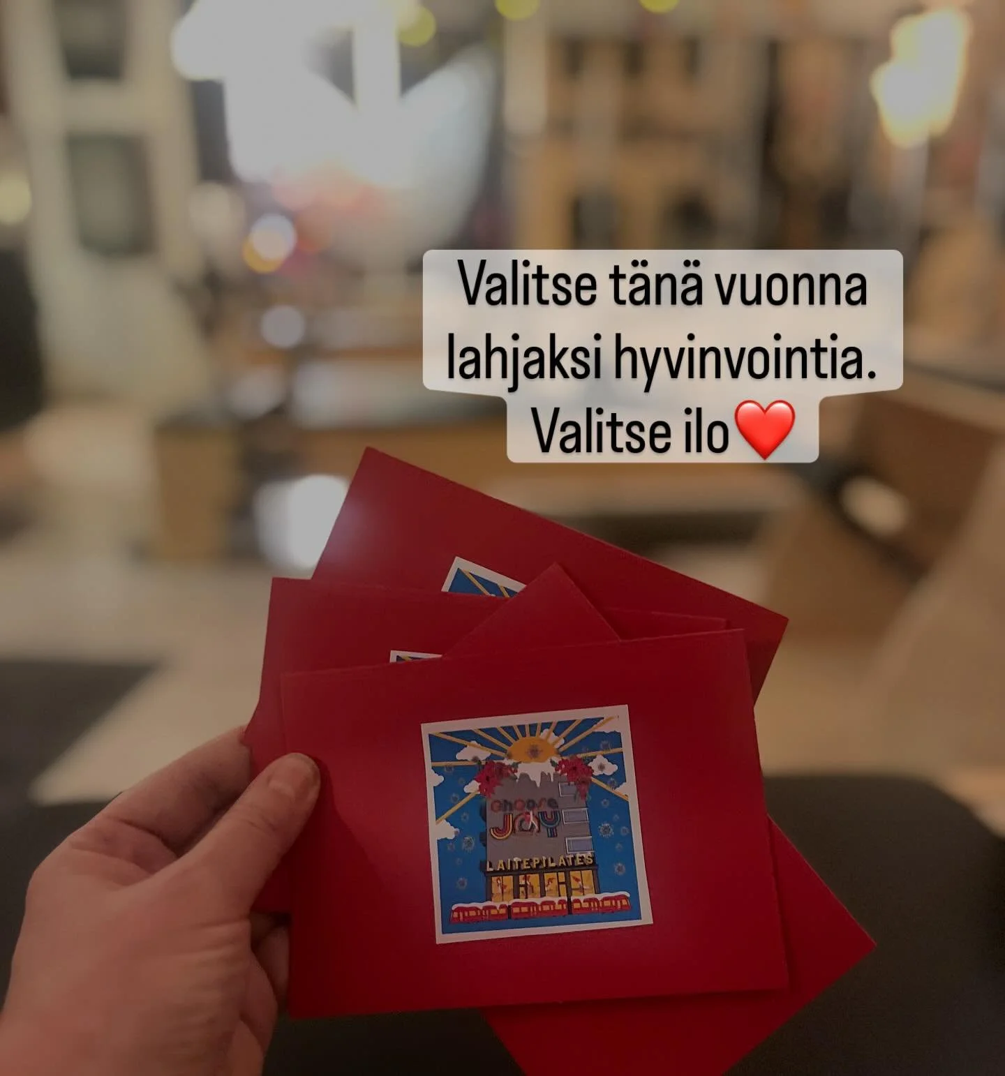 Meilt&auml; l&ouml;ytyy kivoja lahjakortteja yst&auml;ville, perheenj&auml;senille, ty&ouml;kavereille, Secret Santa, opettajille, lasten hoitajille/ohjaajille&mdash;Pilates sopii kaikille! 
Valmiita lahjakortteja l&ouml;ytyy fyysisen&auml; sek&auml;