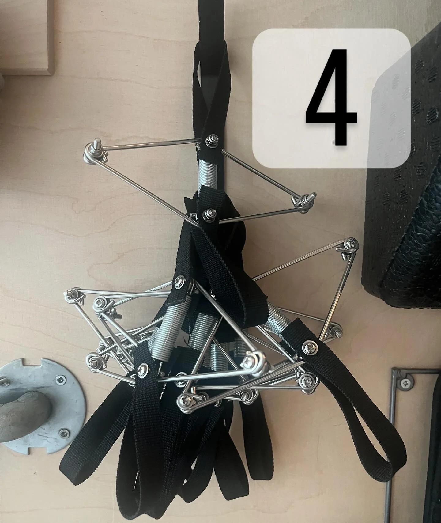 T&auml;n&auml;&auml;n nelj&auml;s arvonta osui  Klassisen Pilateksen Matto tunnilla&mdash;ja siihen sopiva palkinto oli Toe Corrector! Pieni mutta pippurinen ja tehokas kun mik&auml;! Onnea voittajalle🫶. Huomenna taas uusi voittaja. Toe Correctoreit