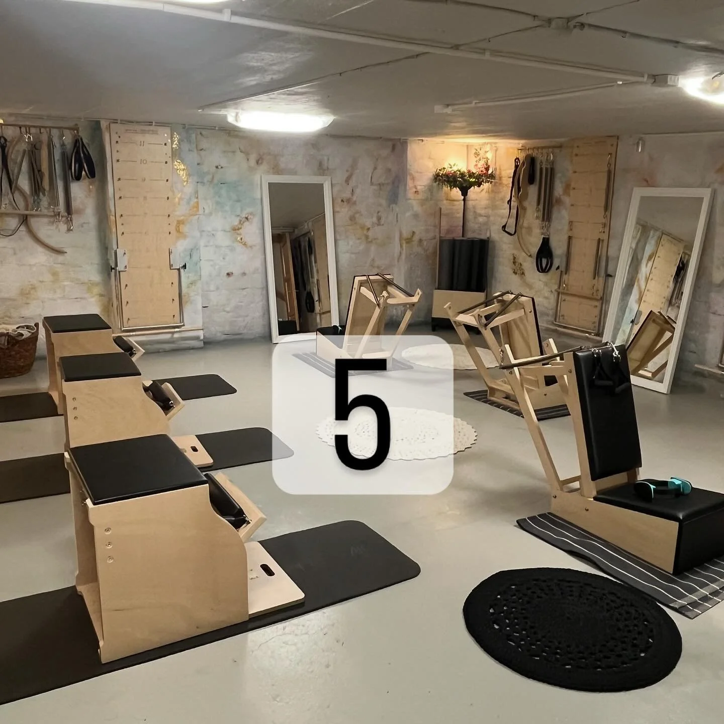 Ihanat aamu Super Circuit tunti t&auml;n&auml;&auml;n. Teimme todella monipuolinen treeni&mdash; hy&ouml;dynnettiin kellari sek&auml; yl&auml;kerran salien laitteet. Ja ensikertalaiselle osui voitti ja h&auml;n sai t&auml;n p&auml;iv&auml;n palkinto.