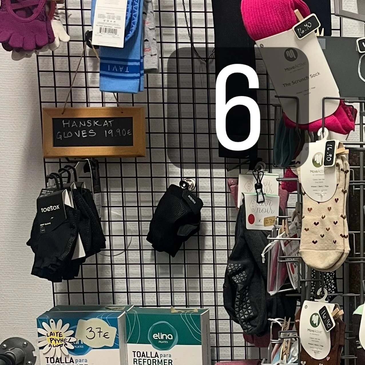 6.12 luukku avattiin &amp; arvonta suoritettiin klo 10 ABC tunnin osallistujien kesken. T&auml;ll&auml; kertaa yksi meid&auml;n upeista vakkareita voitti treeni hanskat! Jos k&auml;det hikoilevat hanskoilla saa hyv&auml;n otteen tangosta tai tuolista