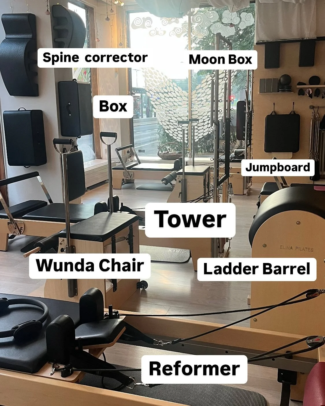 Haluatko aloittaa laitepilates? Meill&auml; Haluatko aloittaa Pilateksen? Choose Joyssa tarjoamme: 
* upean studion
* 2 salia joissa on kattavasti Pilateslaitteita (kuten kuvissa n&auml;kyy)
* Ammattitaitoiset ohjaajamme osaavat r&auml;&auml;t&auml;l