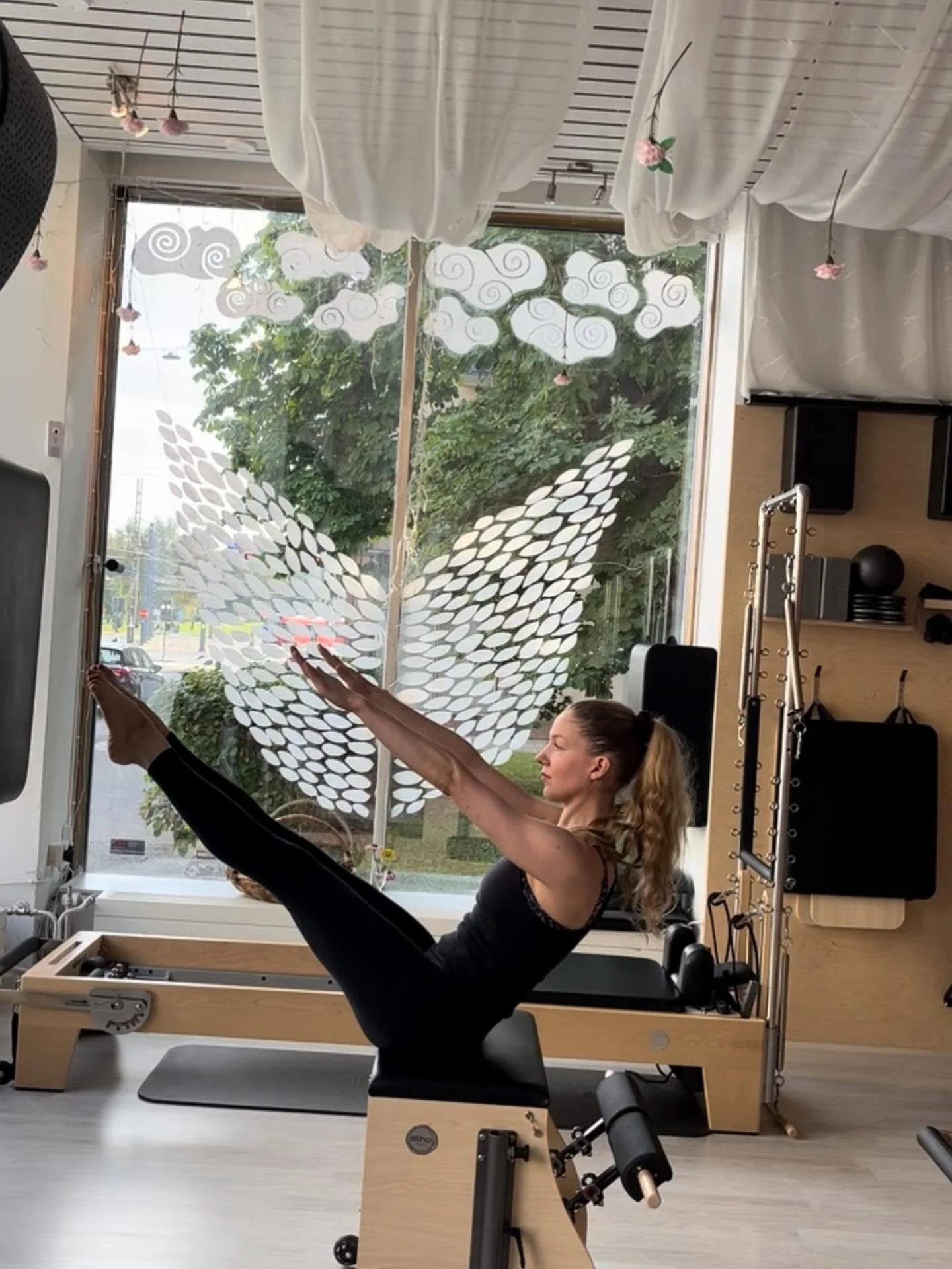 Nyt on mahtava tilaisuus aloittelijoille mutta my&ouml;s teille kenell&auml; on kokemusta moderni Pilateksesta. Maija on kokenut ohjaaja ja saat syv&auml;n ymm&auml;rryksen siit&auml; mit&auml; on Klassinen Pilates t&auml;ll&auml; kurssilla: 𝐊𝐥𝐚𝐬