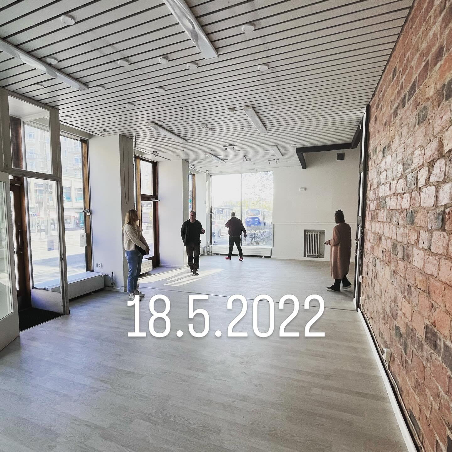 Puhelin muistutteli, ett&auml; 18.5.2022 k&auml;vin katsomassa meid&auml;n nykyist&auml; tilaa Itsen&auml;isyyskatu 16. Studio siihen aikaa oli Tammelan puiston laidassa jo ollut pari vuotta mutta monesta eri syist&auml; etsin uutta tilaa. En halunut