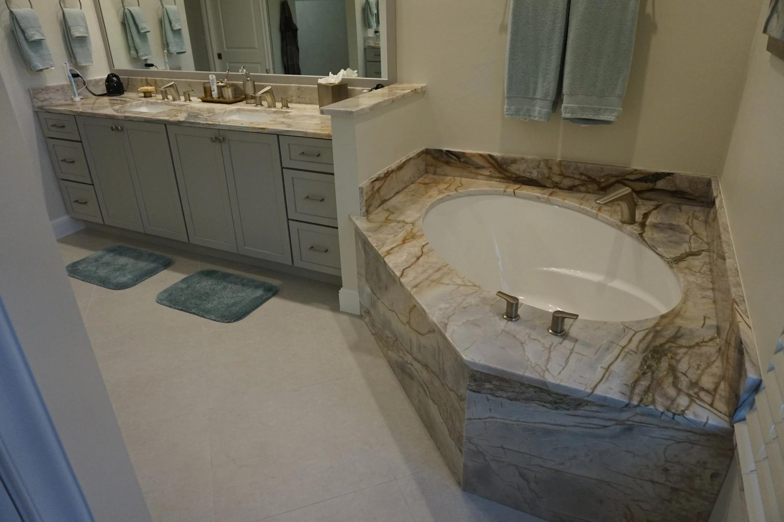 Holt Master Tub - Michaelangelo Granite.JPG