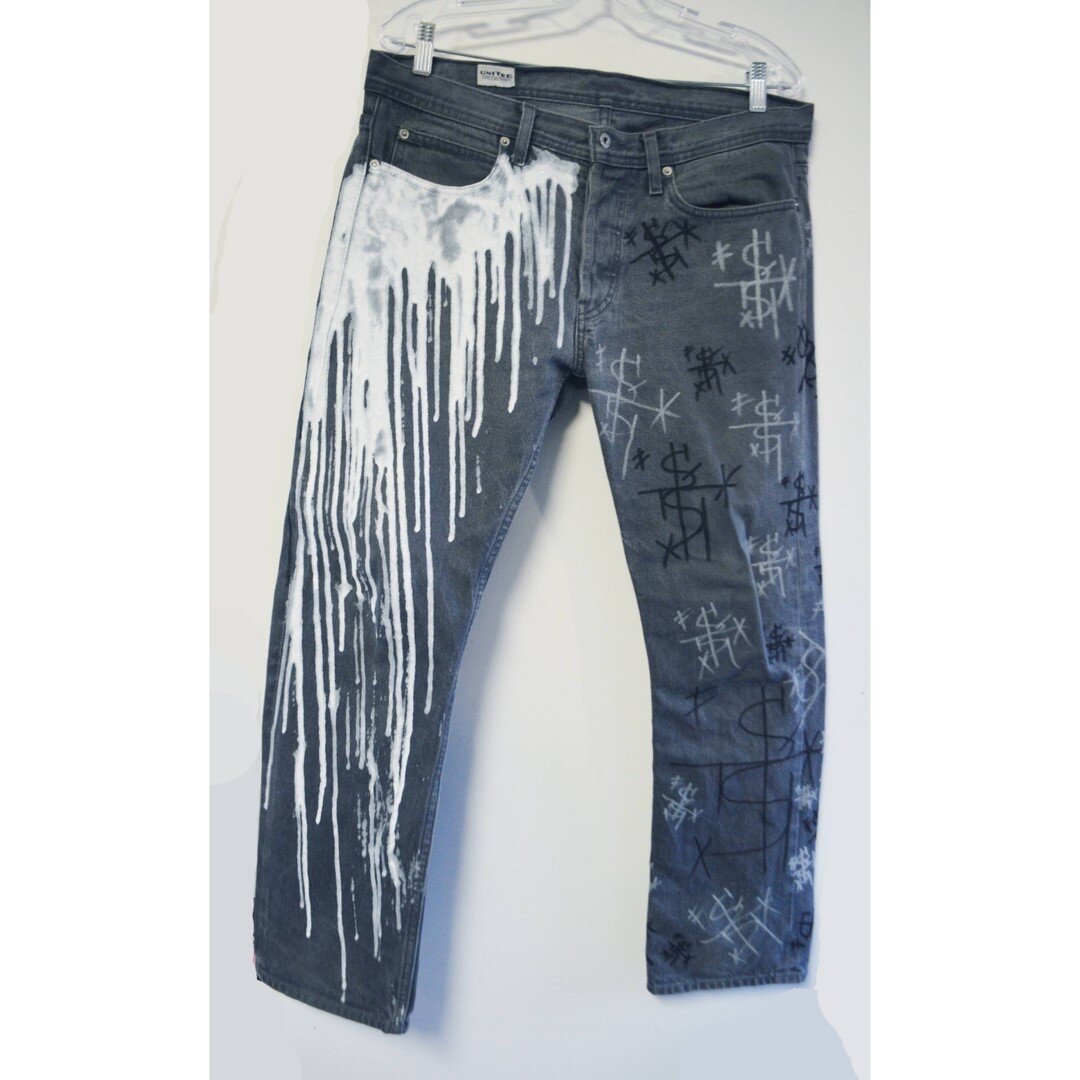 Today's feature is the Lucky Day pants. At $110 CAD, Lucky day is a pair of grey denim pants with dripped paint on one side, and luck sigils on the other. Consider these your new lucky charm! Paired with the Harlequin jacket.⠀⠀⠀⠀⠀⠀⠀⠀⠀
-⠀⠀⠀⠀⠀⠀⠀⠀⠀
Meas