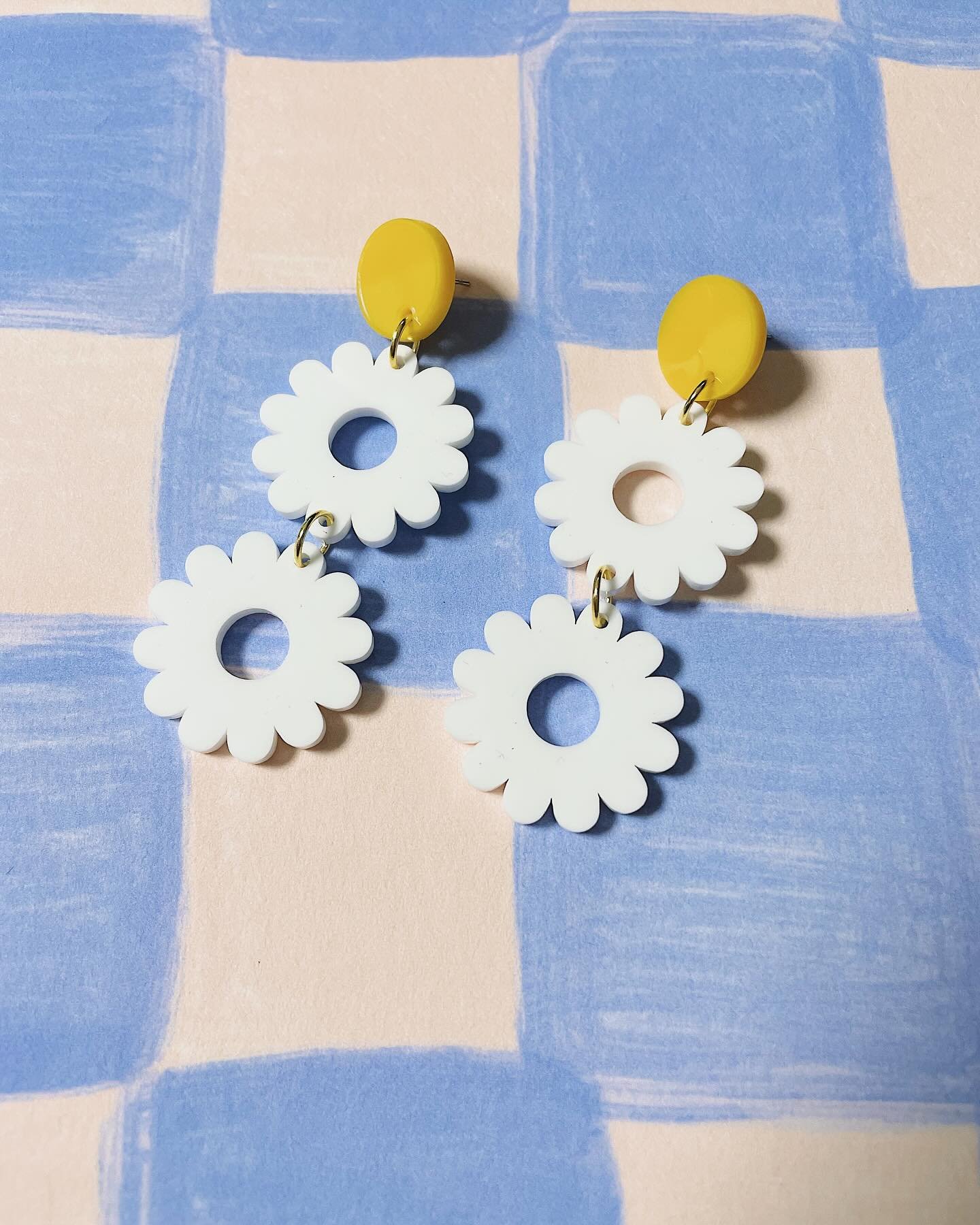 Ajoutez une touche de fra&icirc;cheur et de d&eacute;licatesse &agrave; votre style avec ces boucles d&rsquo;oreilles en forme de fleur. &Eacute;l&eacute;gantes et l&eacute;g&egrave;res. Parfaites pour illuminer votre look au quotidien ou pour une oc