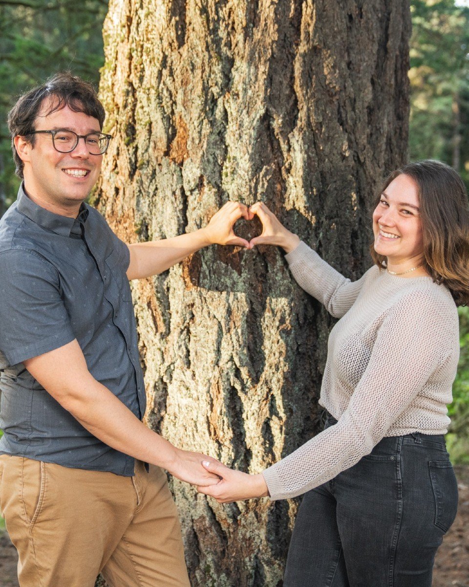 Treehuggers (and doghuggers, and eachotherhuggers)

#pdxphotographer #portlandphotographer #pnwphotographer #couplesphotography #engagementsession #petphotography