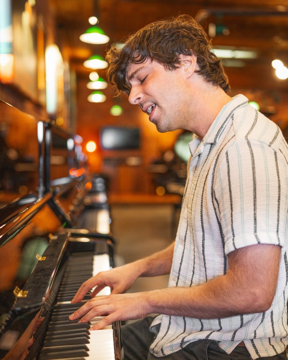 If you need piano lessons, talk to Nate Terepka! One of my favorite repeat clients and a wizard on the ivories.

#pdxphotographer #portlandphotographer #pnwphotographer #professionalportraits #portraitphotography #portraitphotographer