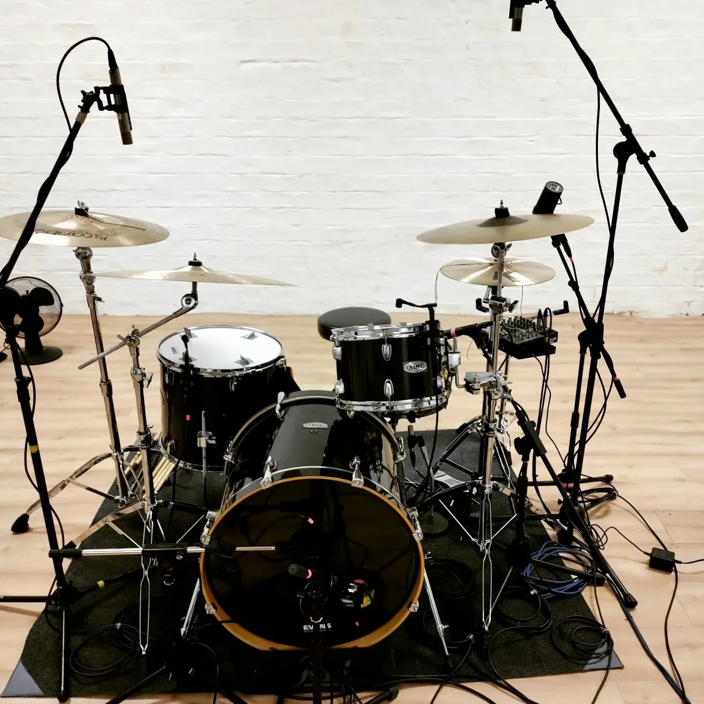 Getting back into the swing of things recording drums for a new @heavenlycrecs cover with @falsefriendsmusic. 

Been making progress on the studio itself, hoping to create some exciting stuff this year!

#recordingstudio #drums #glasgow #music #mapex