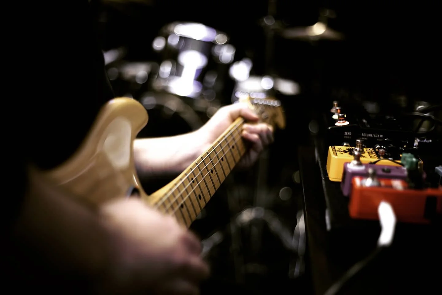 Been recording some more with @falsefriendsmusic taking advantage of the current lack of gigs to create new music.

If you'd like to record new material I'm open for bookings, shoot me a DM or check out the link in the bio!

#recordingstudio #newmusi