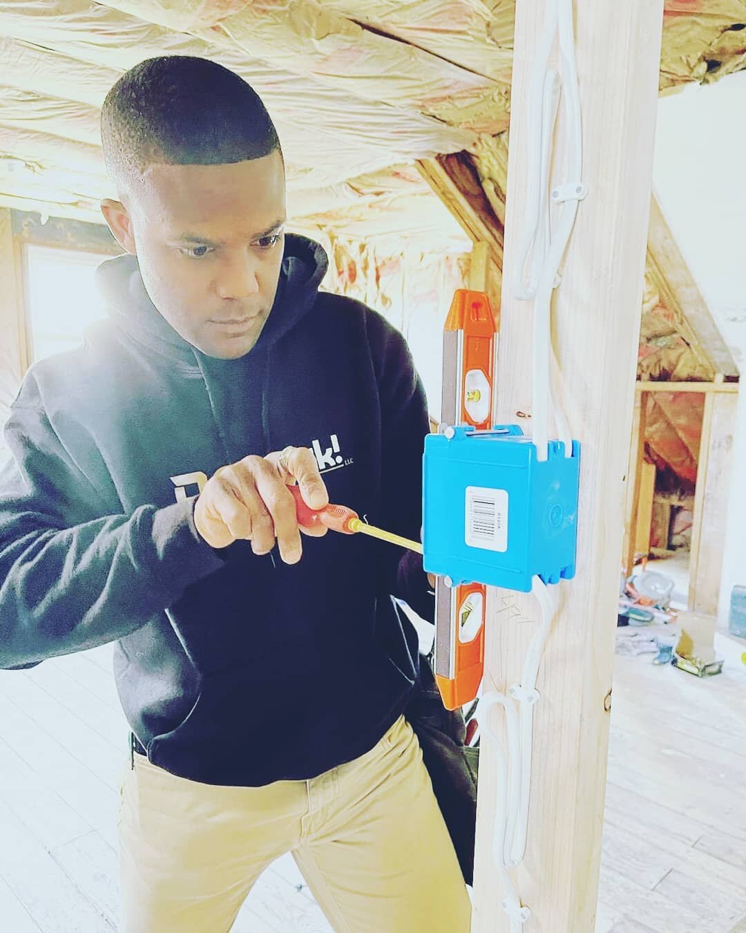 The switch makes all the difference... conventional, dimmed, automated, motion detection or the smart switch can change the 💡of a room.
⠀
⚡️ Stepping out on faith!
⚡️ Electrical Contractor here to serve!
⚡️ Follow me on IG @doworksafely
⠀
#electrici