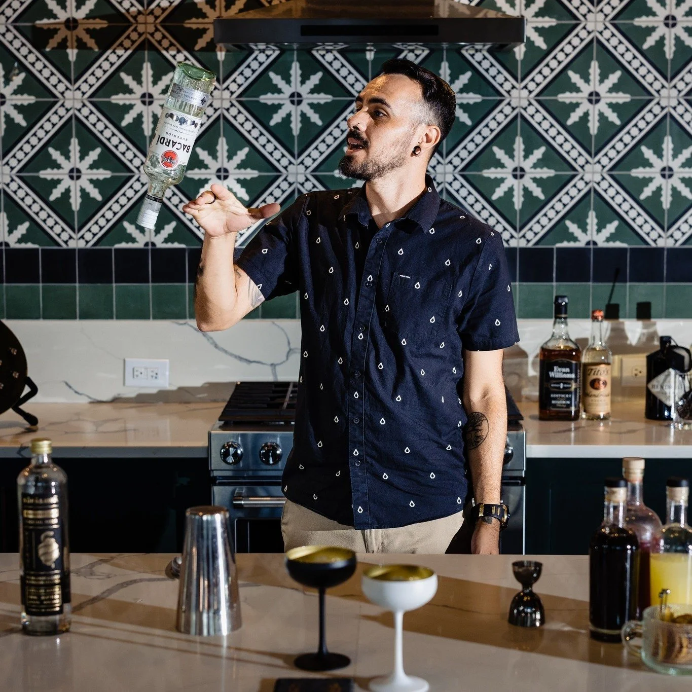 Had a fun night taking photos of @saint_astro making up some awesome cocktails and grilling up some fajitas. Best part was being able to taste each of Miguel's creations, needless to say I had a little buzz at the end of the shoot.

Thanks to @maclov