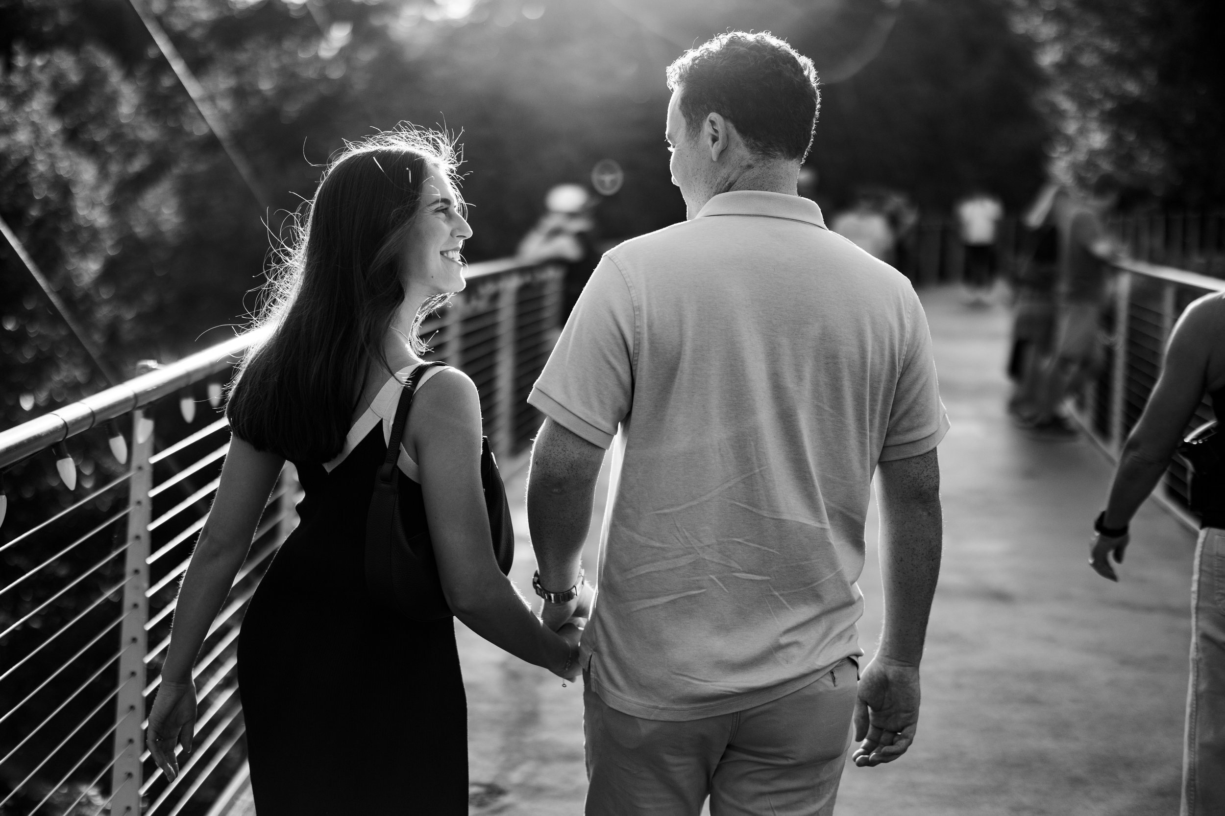 wallace-amy-liberty-bridge-engagement-photos.jpg
