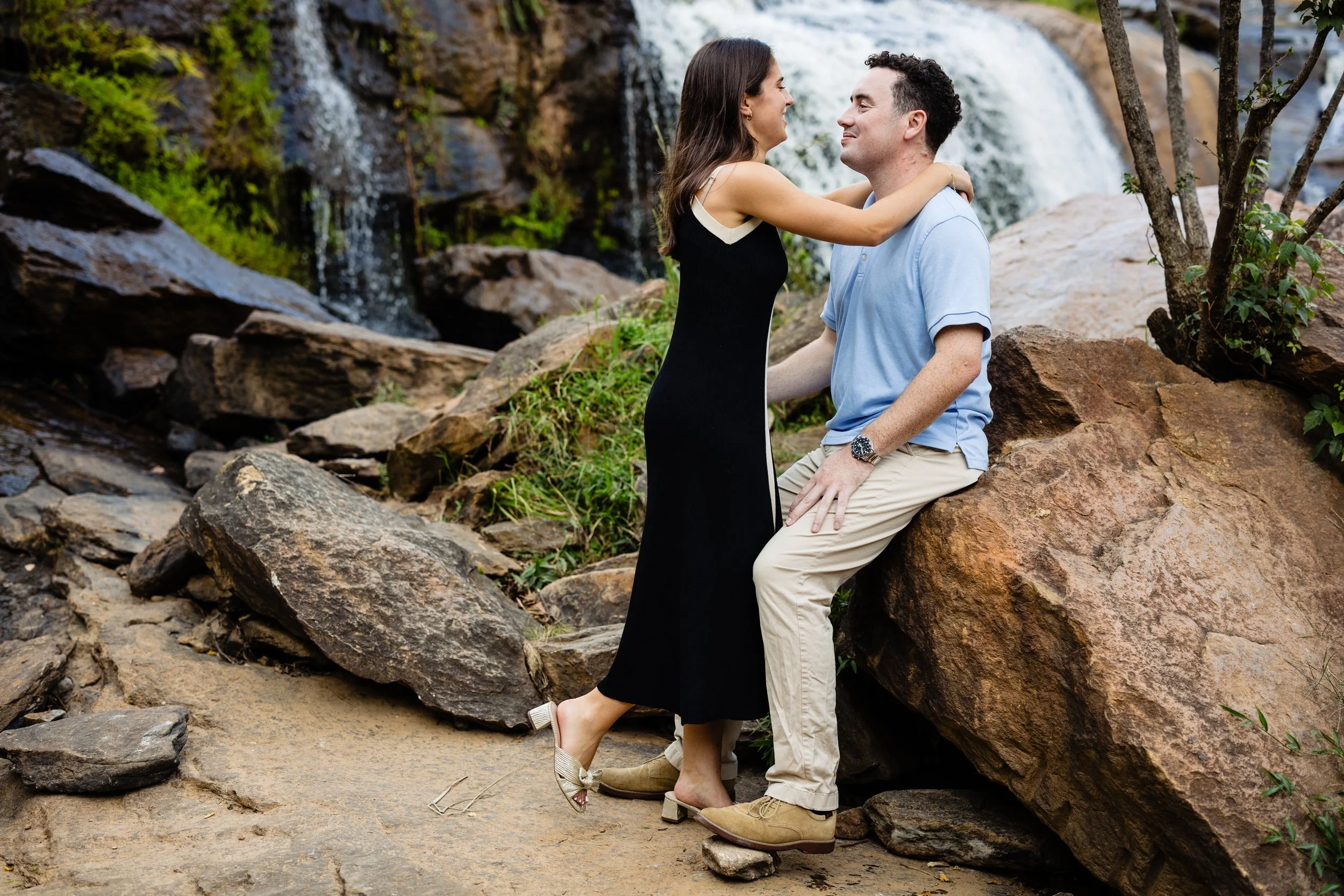 wallace-amy-liberty-bridge-engagement-photos.jpg