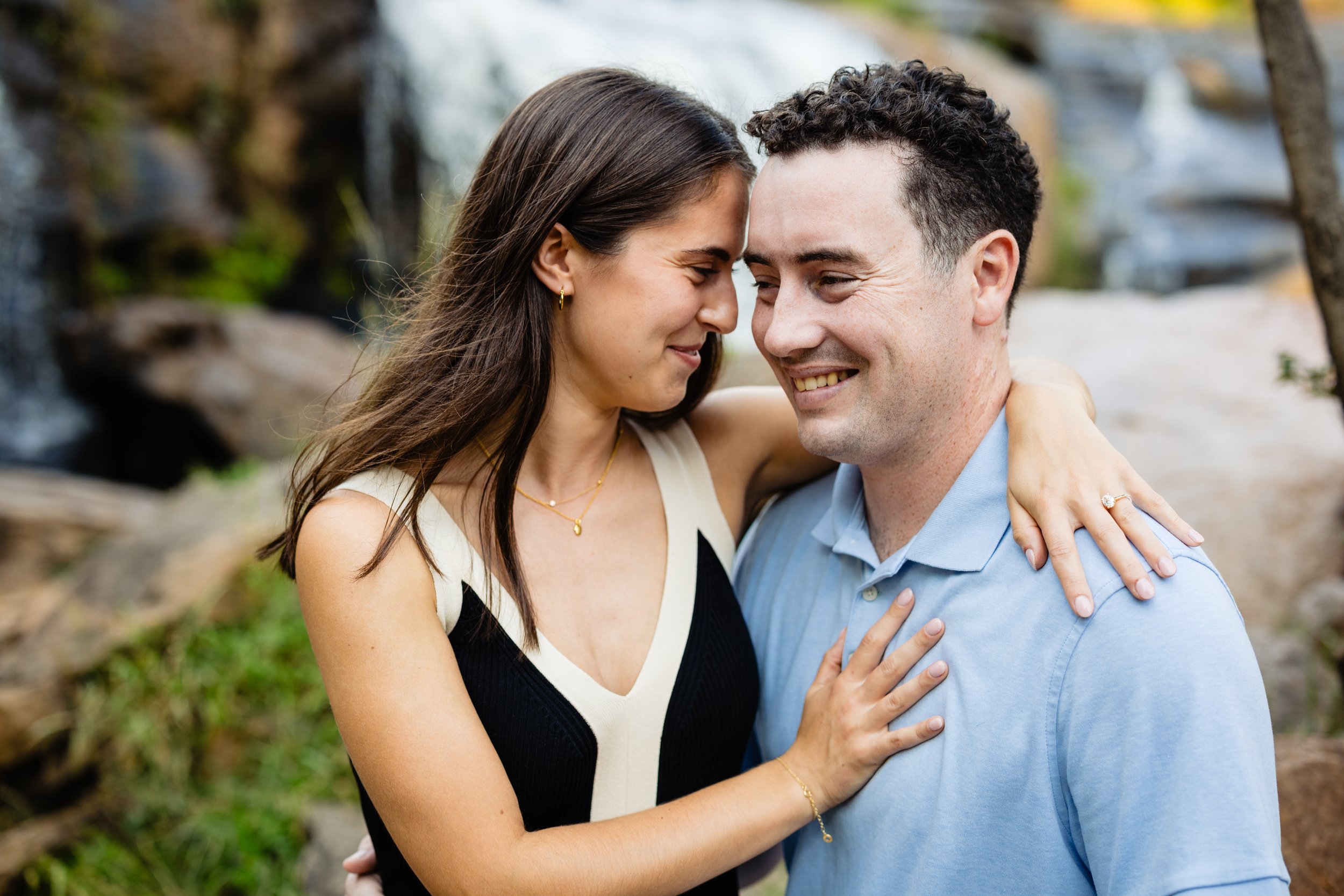 wallace-amy-liberty-bridge-engagement-photos.jpg