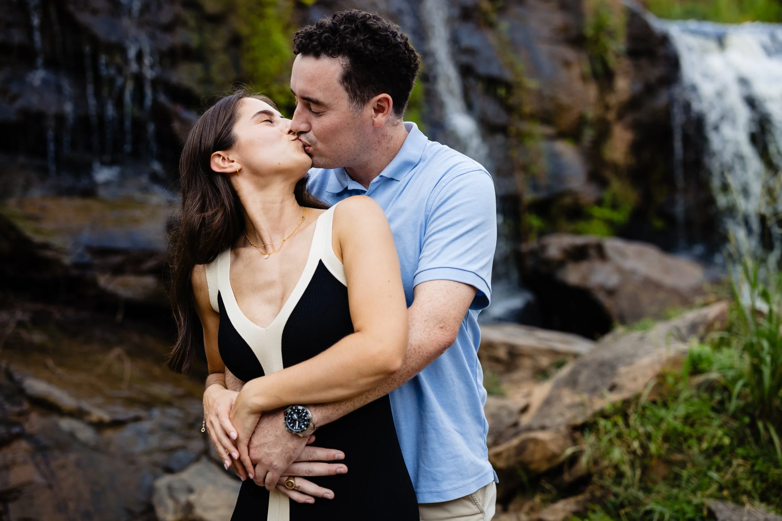 wallace-amy-liberty-bridge-engagement-photos.jpg