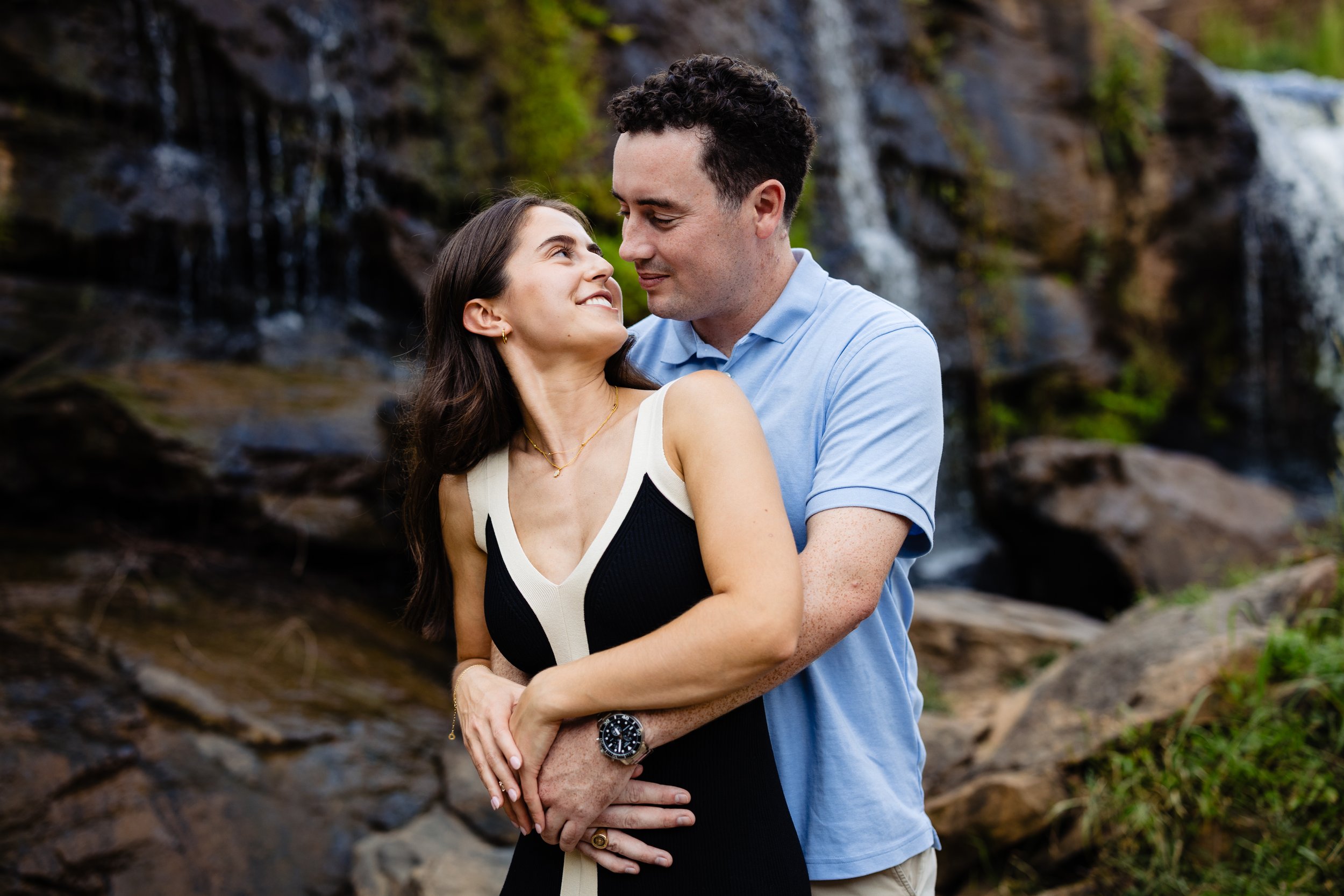 wallace-amy-liberty-bridge-engagement-photos.jpg