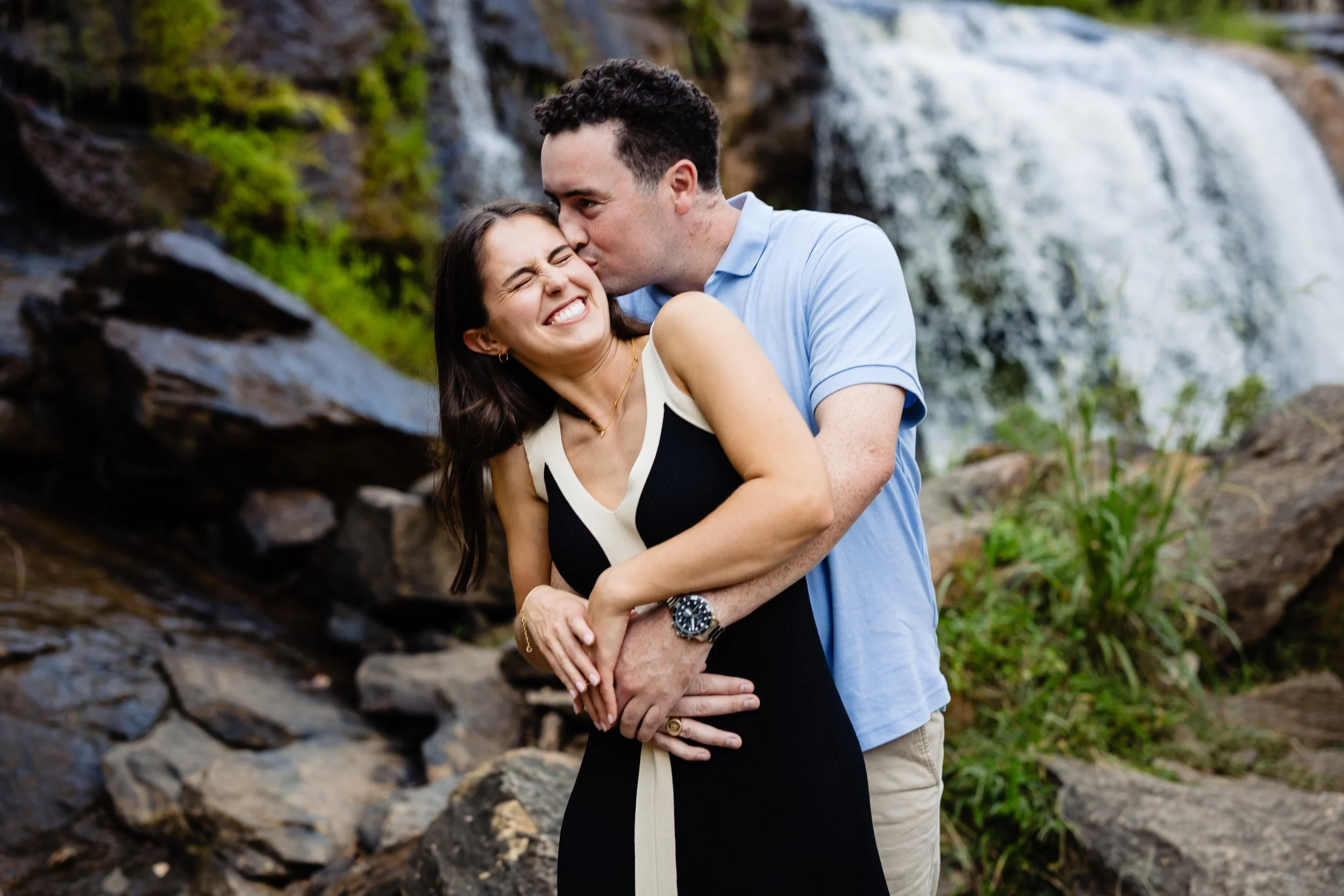 wallace-amy-liberty-bridge-engagement-photos.jpg