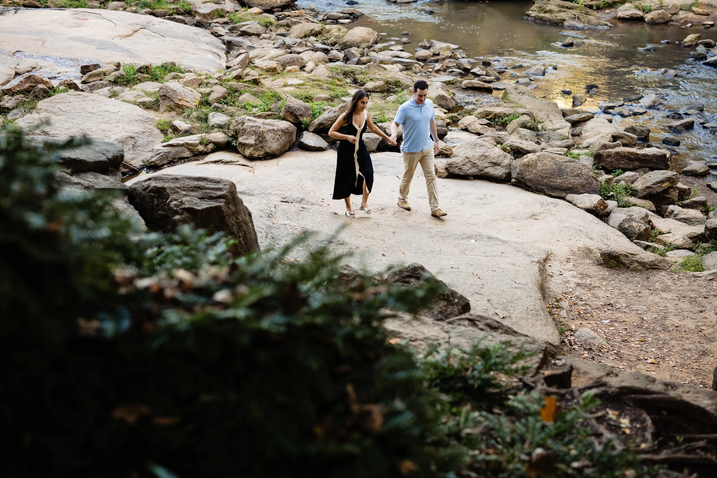 wallace-amy-liberty-bridge-engagement-photos.jpg
