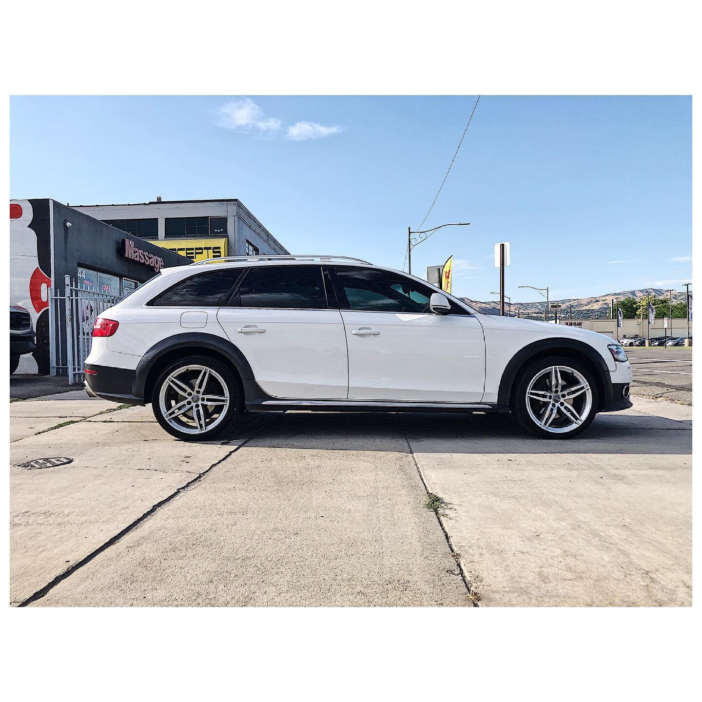 Not a manufacturer that I normally sell 😂, but it drives so nice&hellip; I&rsquo;m pretty sure you could lift it. Haha 

Mtn to sea Outfitters is selling this clean title, 2014 Audi Allroad premium plus. We normally don&rsquo;t sell Audi&rsquo;s. It