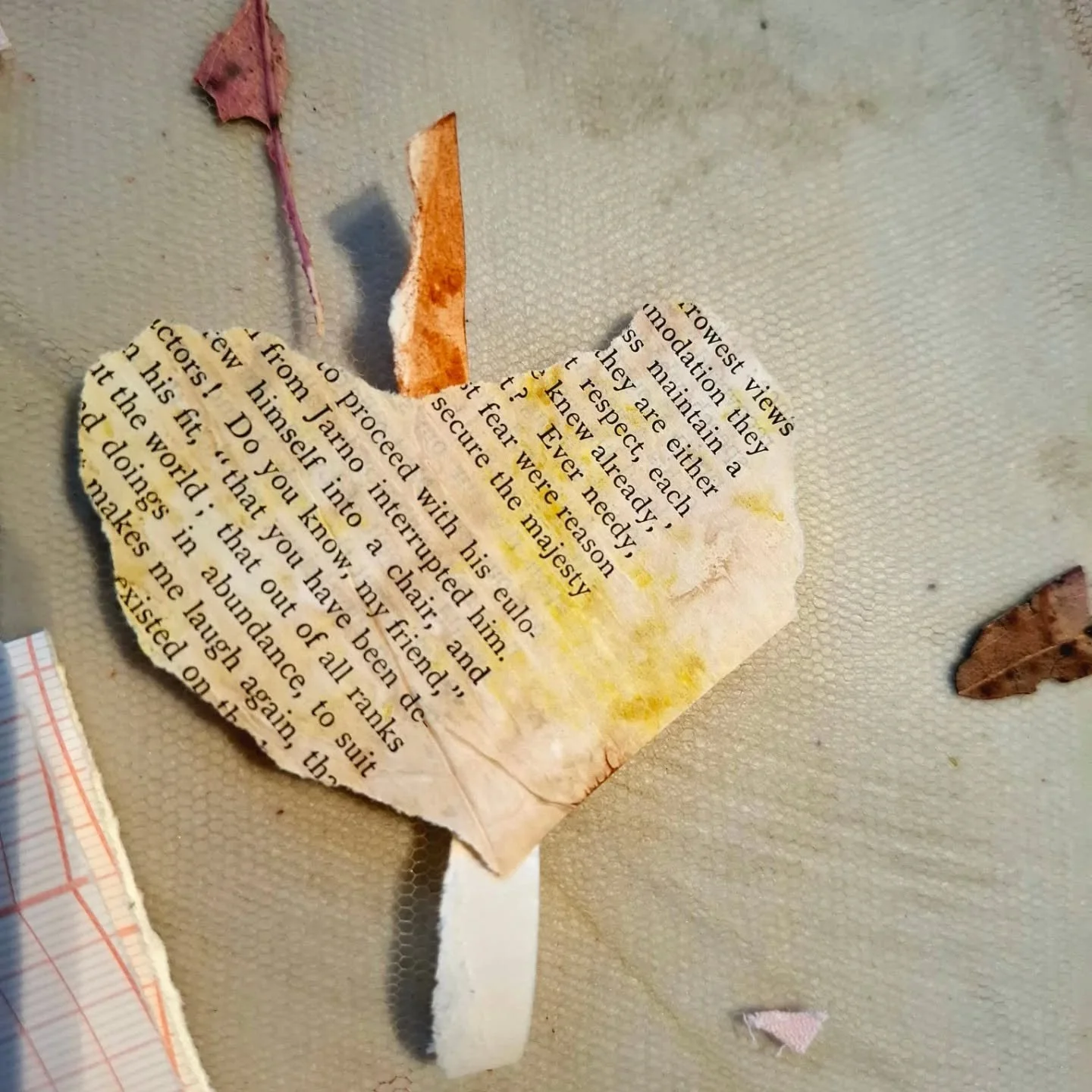 Oh the week's around Easter go so quickly! Want to say how much I enjoyed offering the workshop 'The Mother daughter terrain'  @kategorringesmith exhibition 'Absence of Presence' honouring her mum. 💛

Using the medium of handmade books in a exhibiti