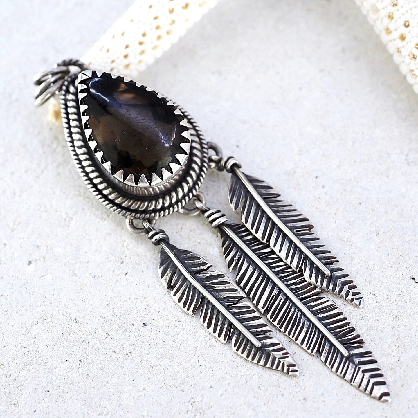 𝗙𝗲𝗲𝗹𝗶𝗻𝗴 𝗱𝗿𝗮𝘄𝗻 to smoky quartz lately?  Smoky quartz has a very grounding energy and is known to help one move on from difficult experiences and let go of the past.

In Celtic cultures, this beautiful stone is said to have been sacred, rep