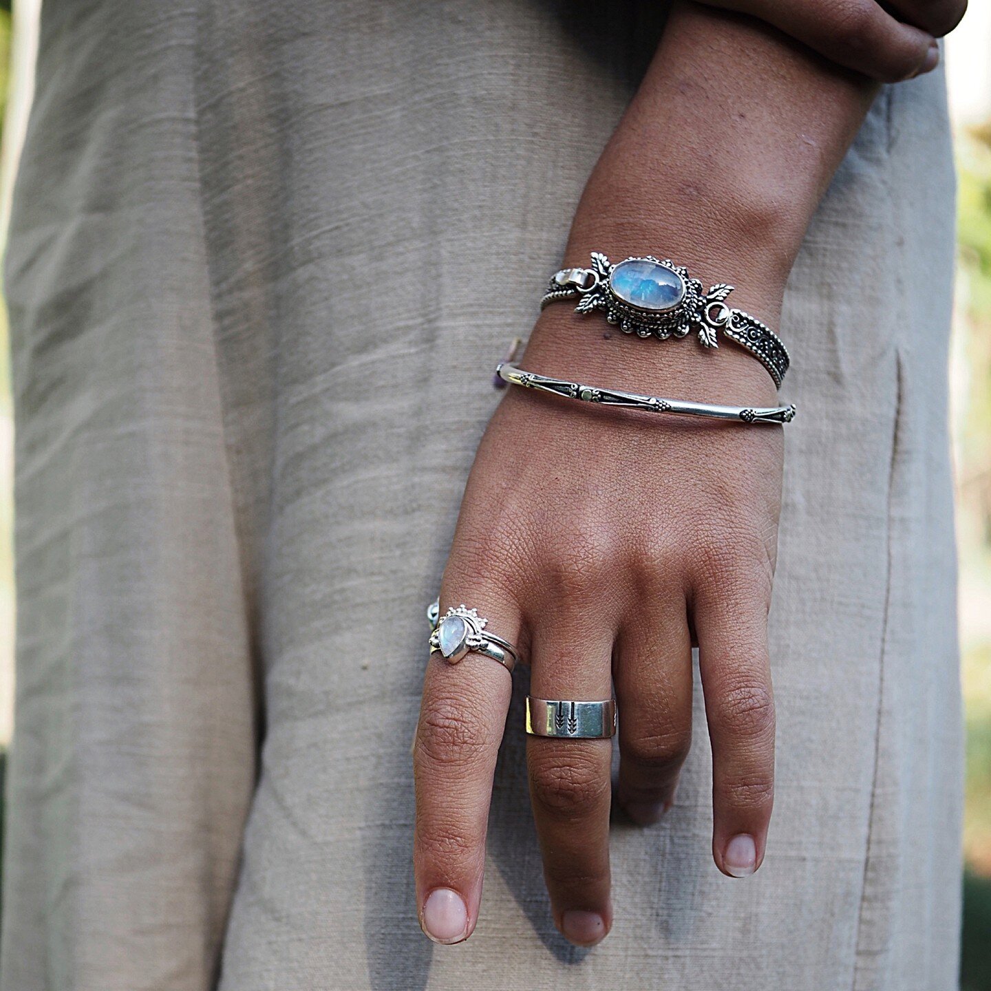 Loving hard on all of these pieces 🌚✨ Something about moonstone and silver is just pure magic. 

Featured: The One-off Moonstone Tension Bangle, Maya Bangle,  Ana Hata Ring combo, and Forest Lover Ring

Check out the shop online 🖤

#handmadesilverj