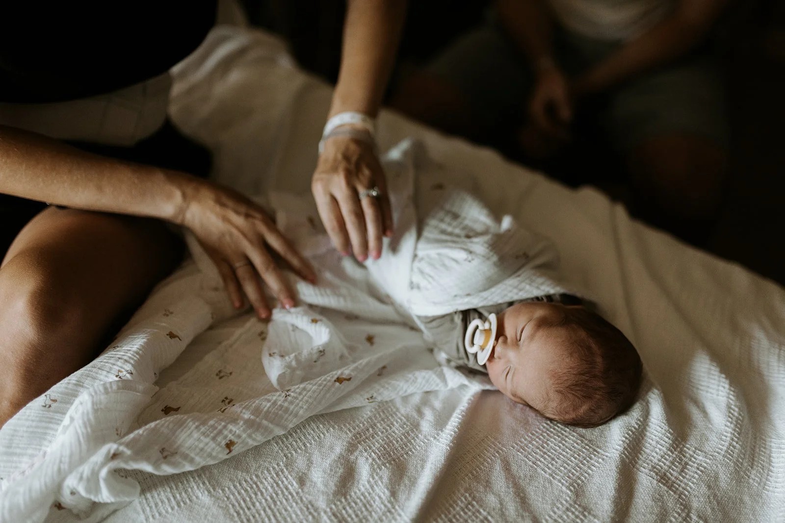 Cincinnati-Newborn-Photgrapher-How to Prepare for your Fresh 48 session-10.jpg