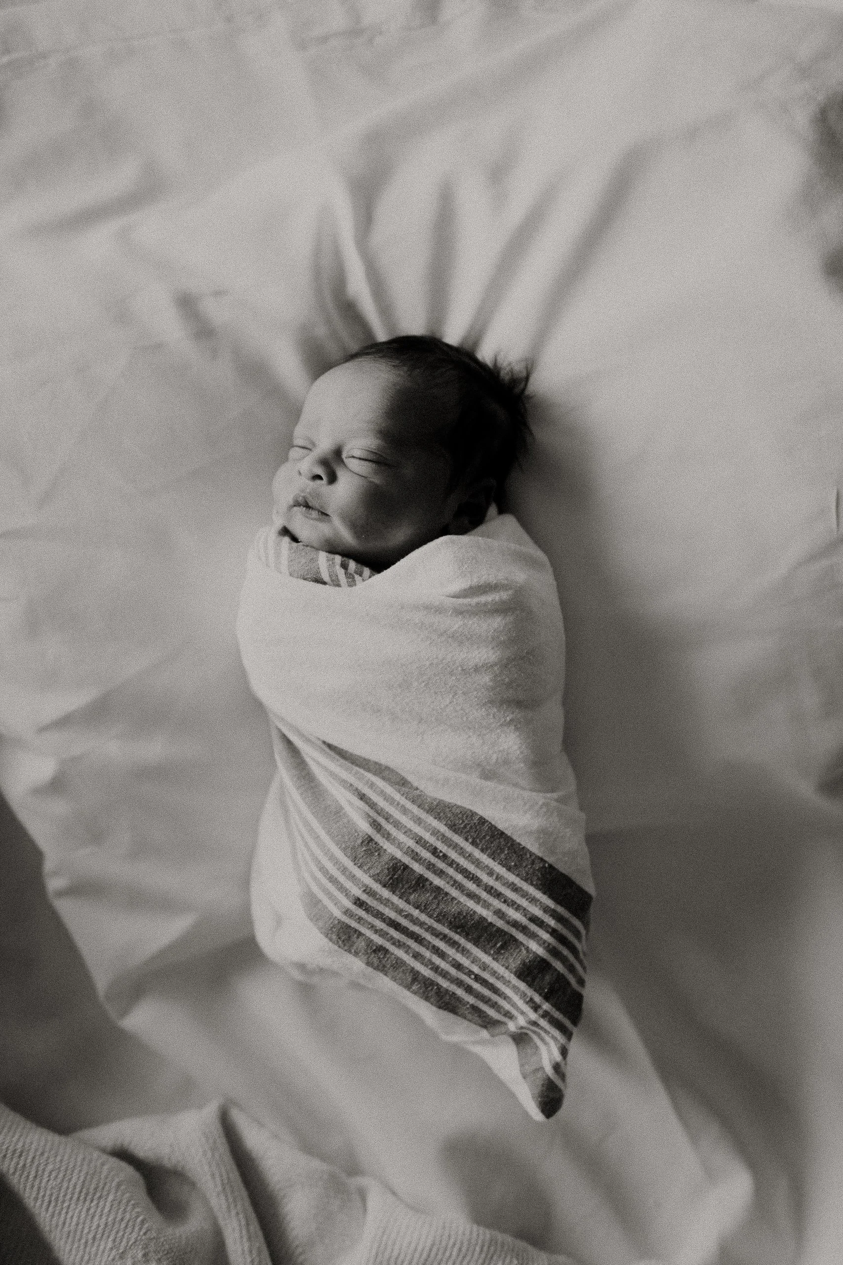Cincinnati Newborn Photographer - Cincinnati Fresh 48 Photographer - Mercy Anderson Hospital Newborn Photography-1-7.jpg