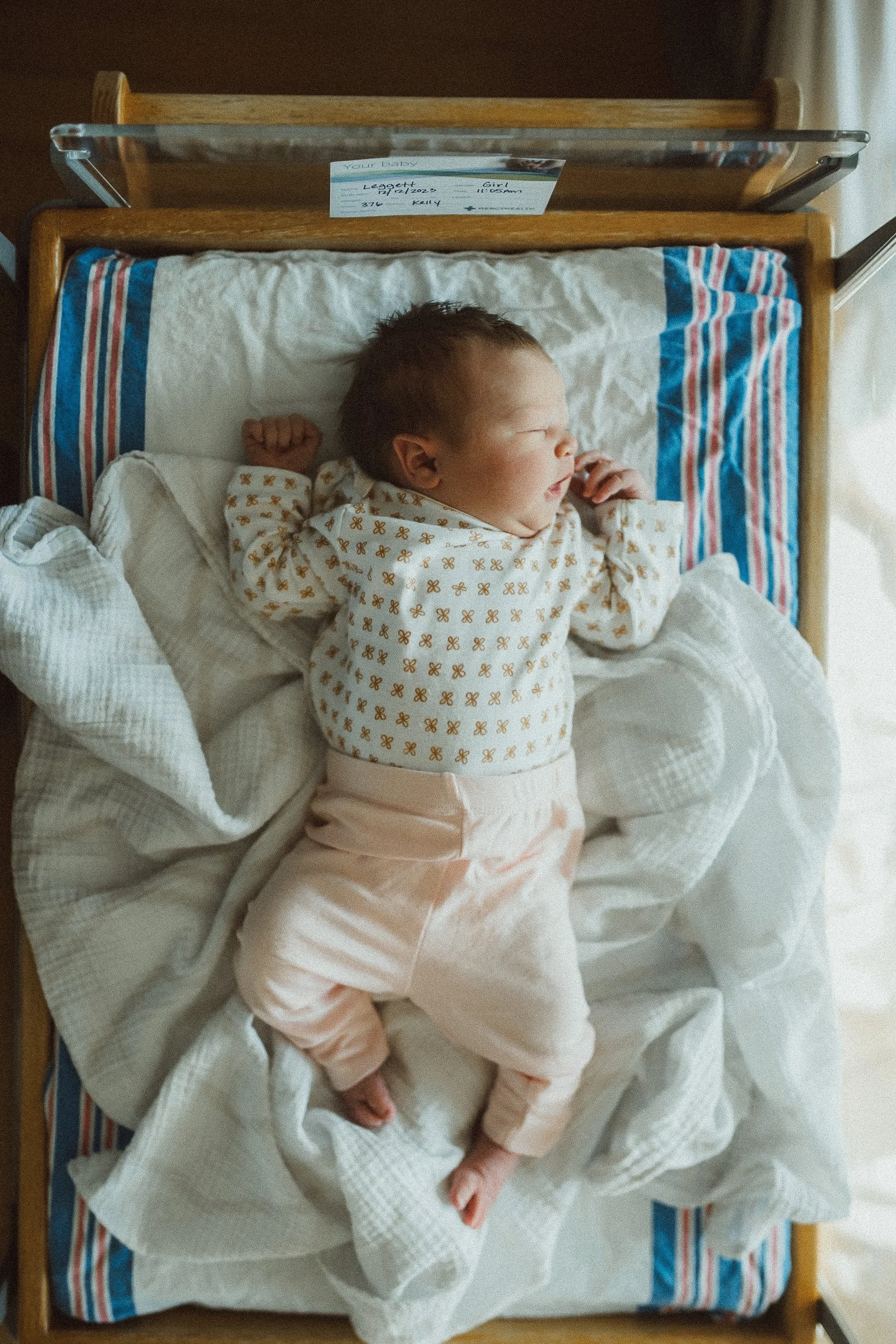 Cincinnati Newborn Photographer - Cincinnati Fresh 48 Photographer - Mercy Anderson Hospital Newborn Photography-2.jpg