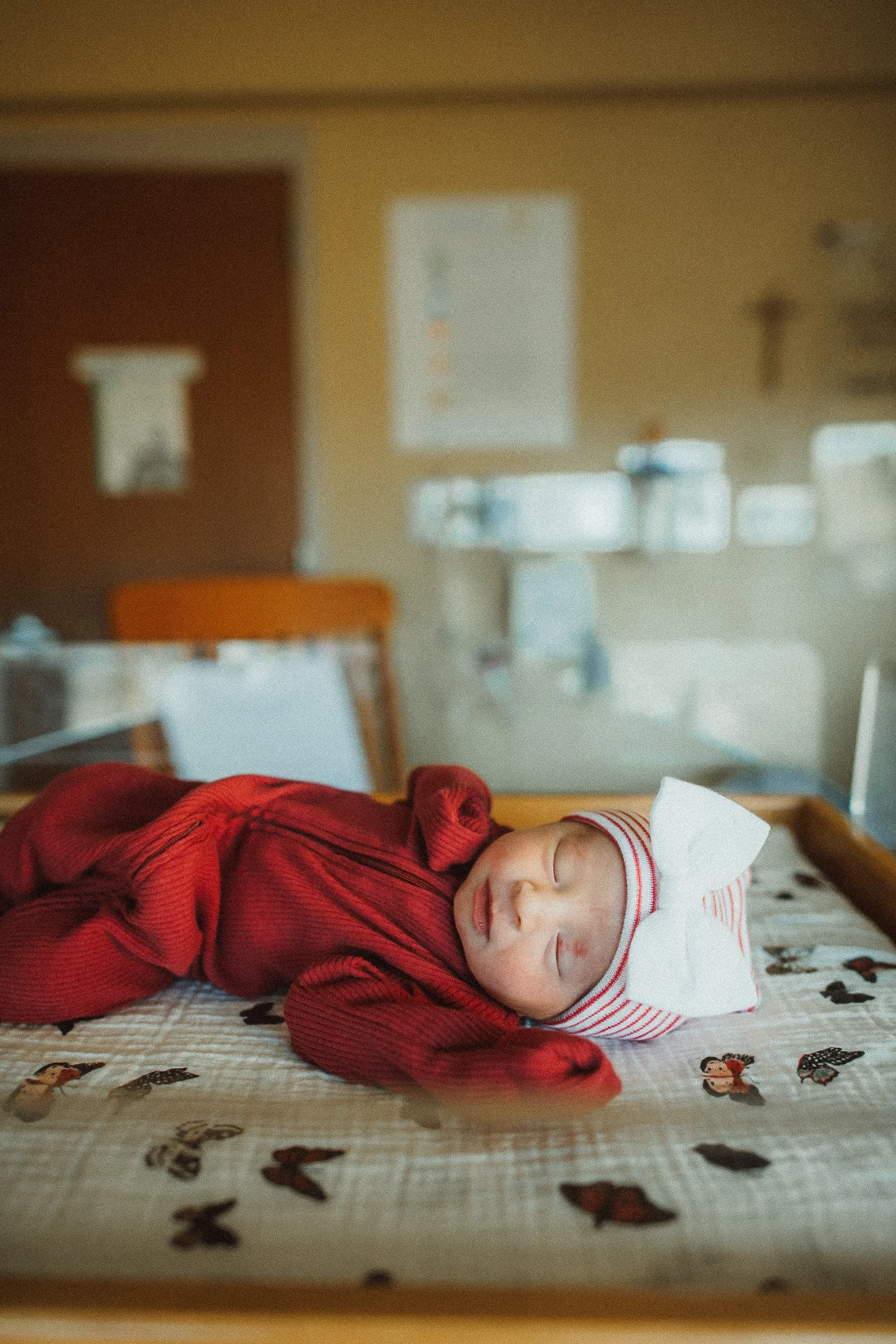 Cincinnati Newborn Photographer - Cincinnati Fresh 48 Photographer - Mercy Anderson Hospital Newborn Photography-3-5.jpg