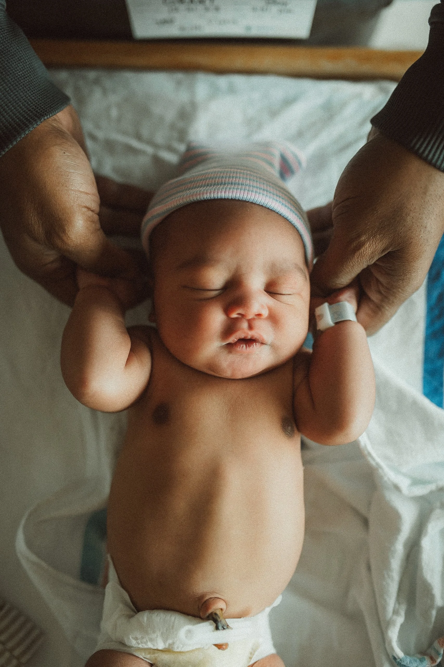 Cincinnati Newborn Photographer - Cincinnati Fresh 48 Photographer - Mercy Anderson Hospital Newborn Photography-4-7.jpg