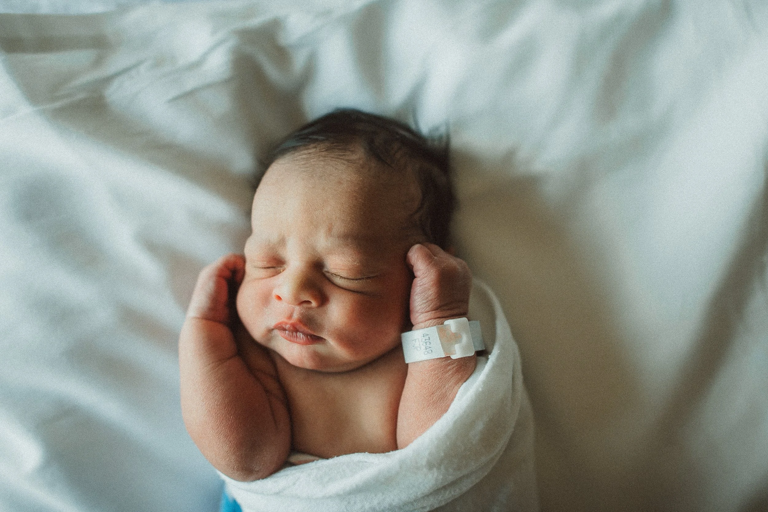 Cincinnati Newborn Photographer - Cincinnati Fresh 48 Photographer - Mercy Anderson Hospital Newborn Photography-6-4.jpg